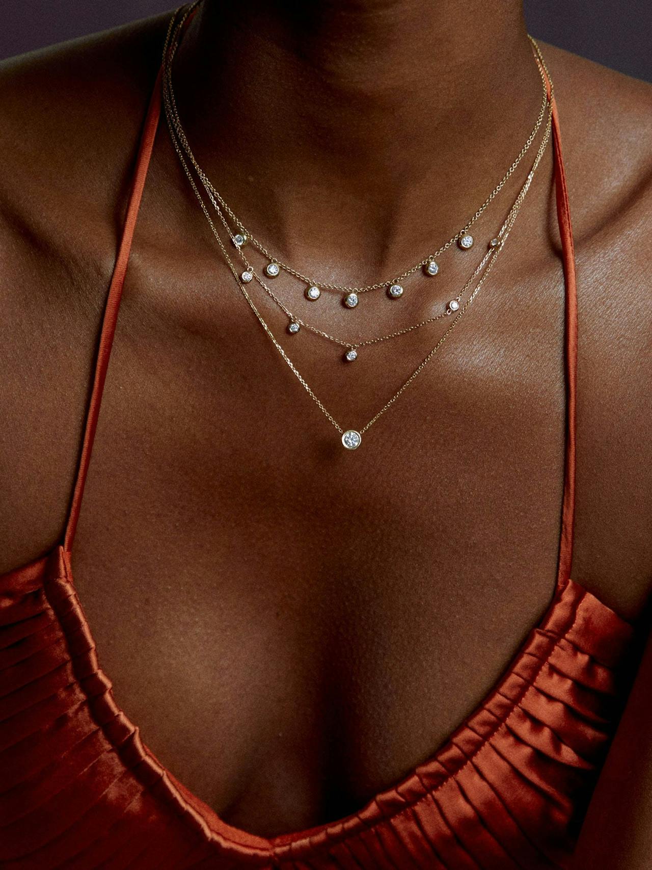 Your new everyday staple you won’t want to live without. The Cosmo necklace features 7 bezel diamonds of 0.10ct each to perfectly dress up any outfit.
