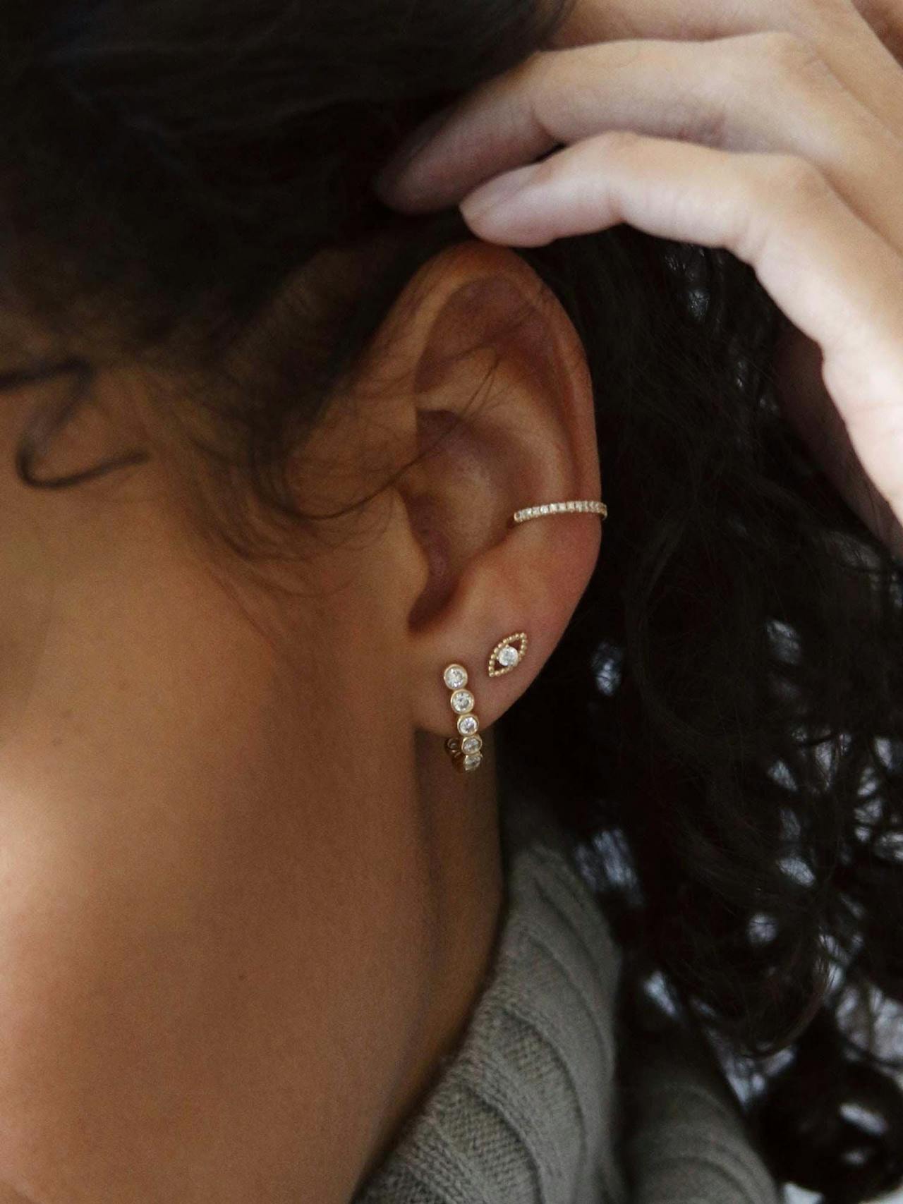 Nestled in the fold of your ear, this piece is as subtle as it is statement. A row of lab-grown diamonds are set on simple yet striking recycled gold.