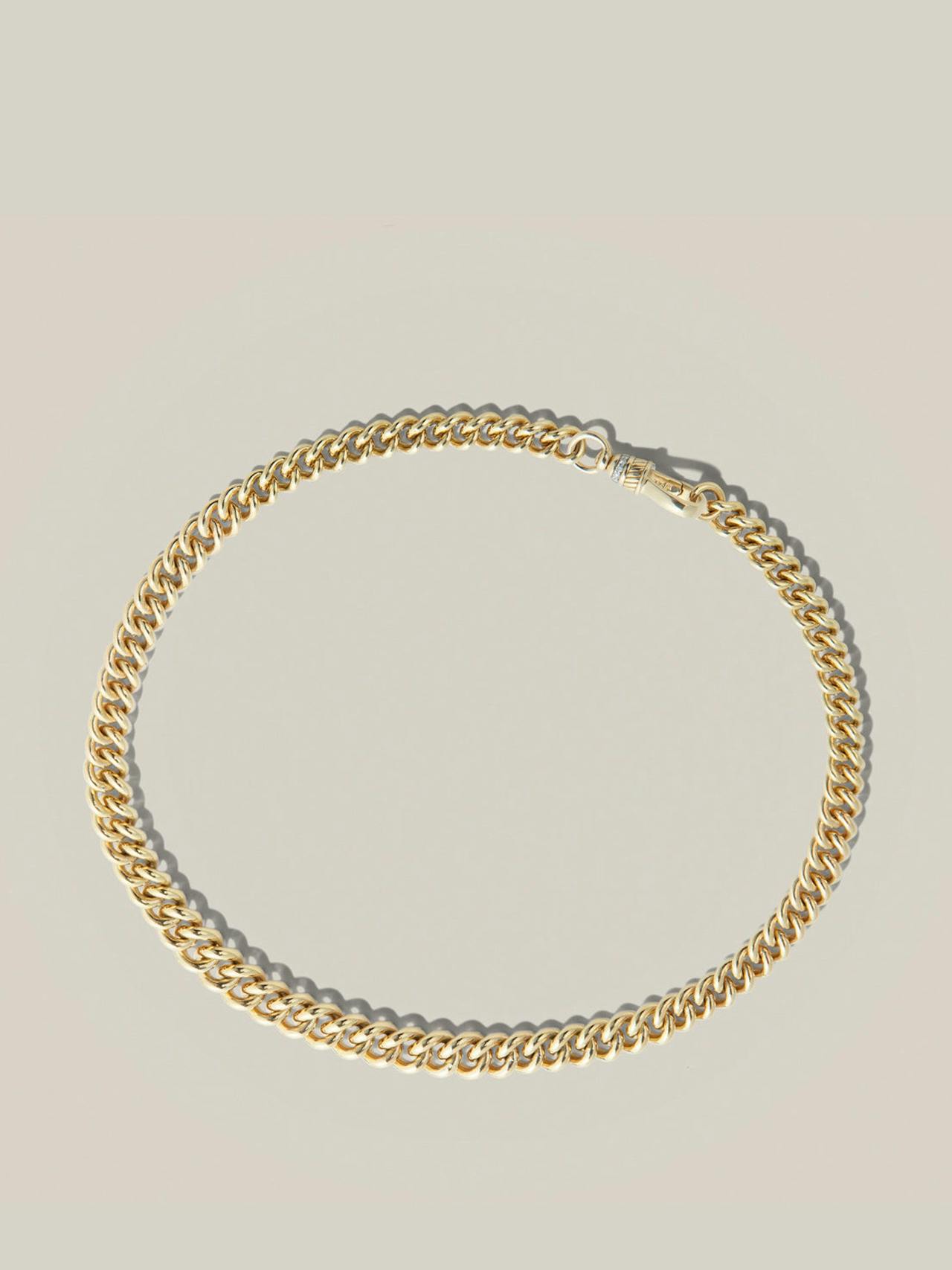 Graduated curb link necklace