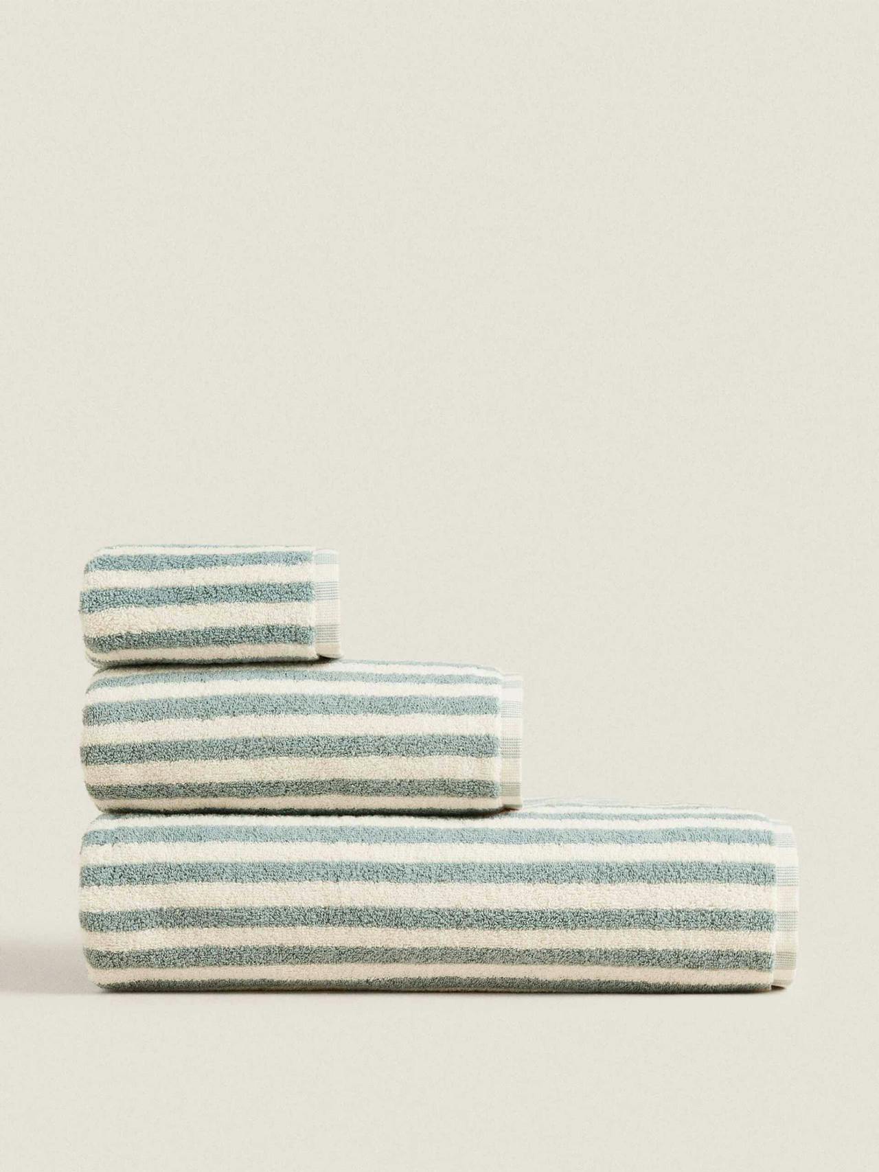 Blue and white striped jacquard towels