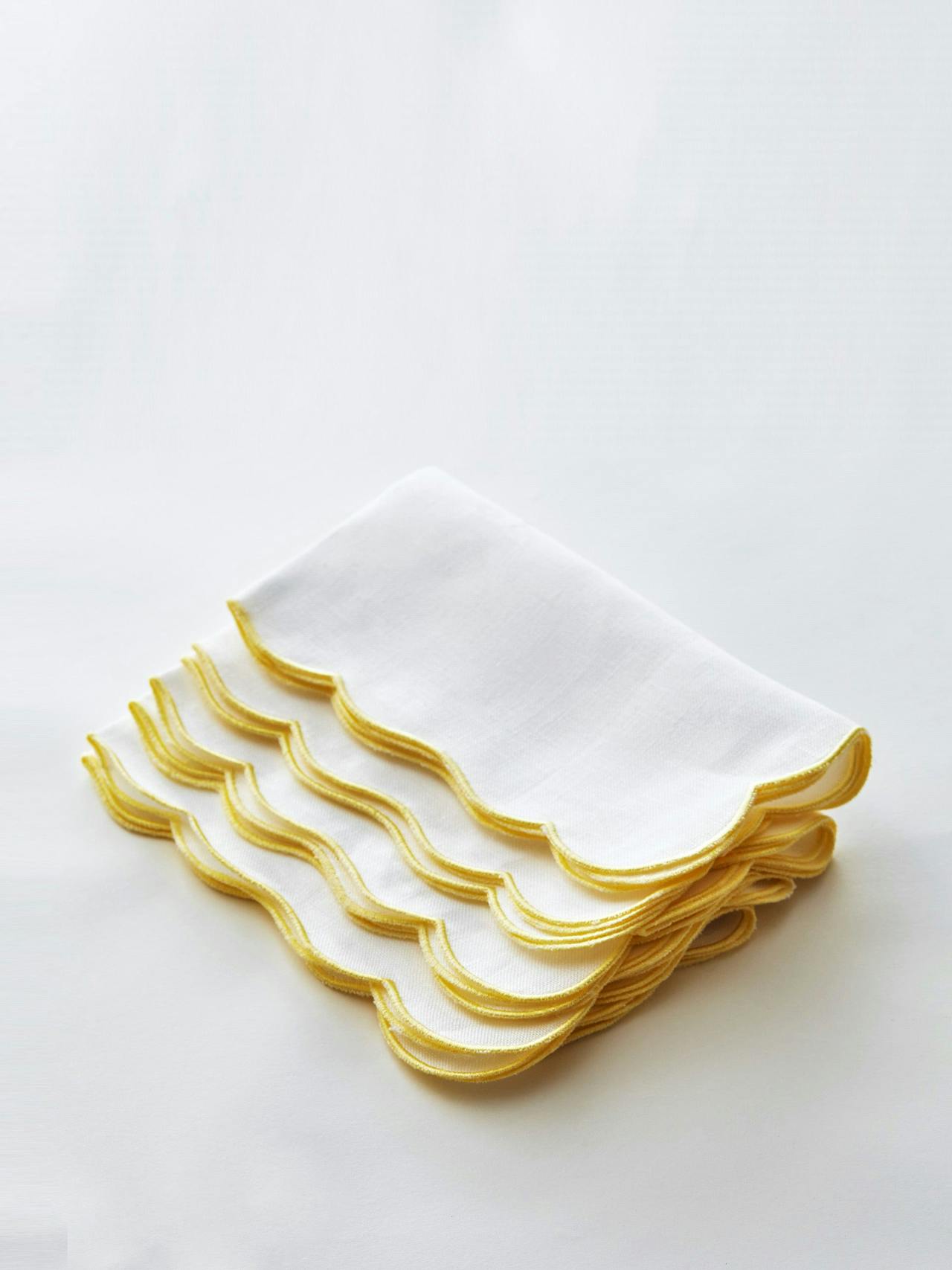 Embroidered yellow scallop napkins, set of 4