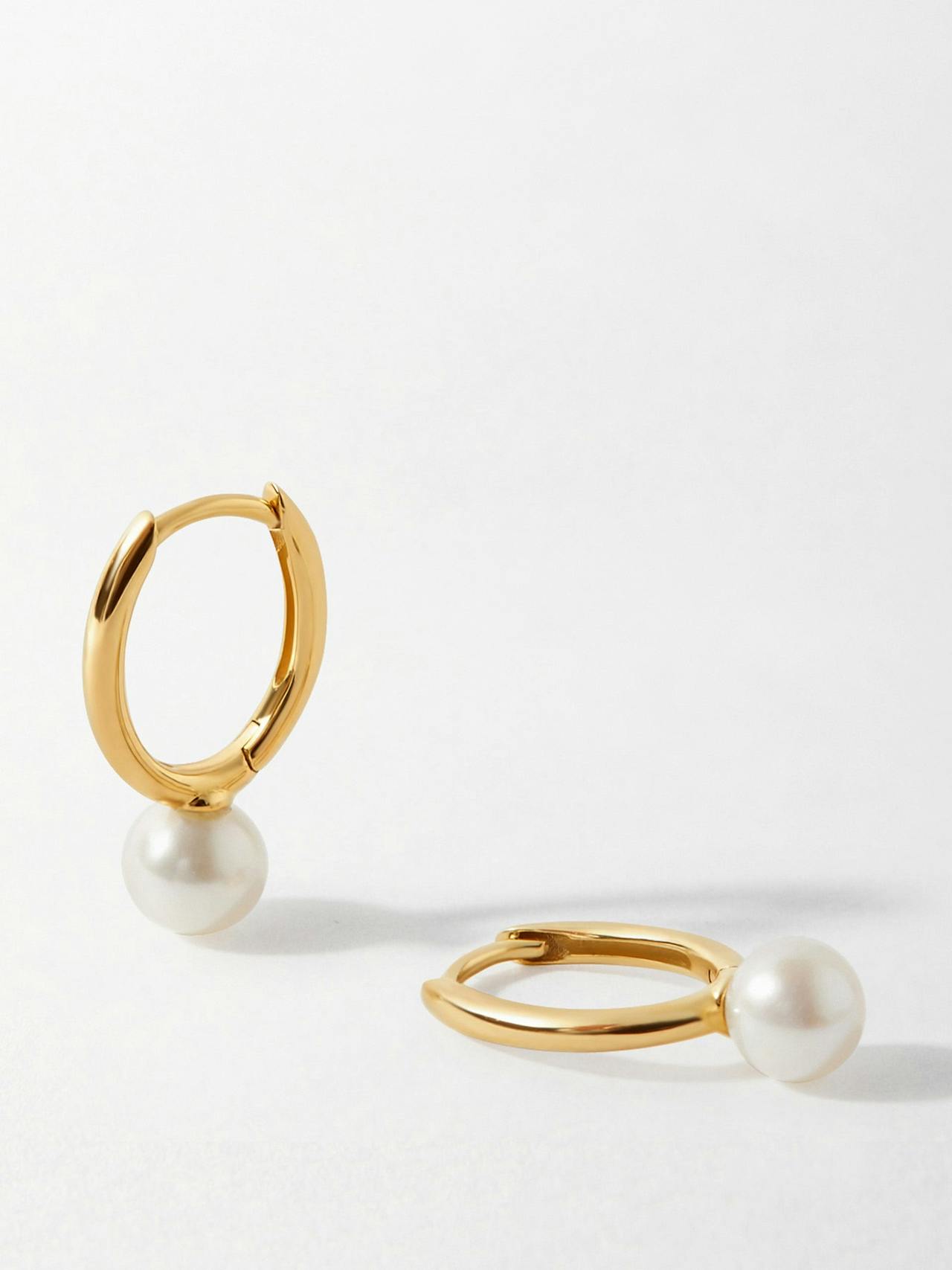 Pearl oval hoop earrings