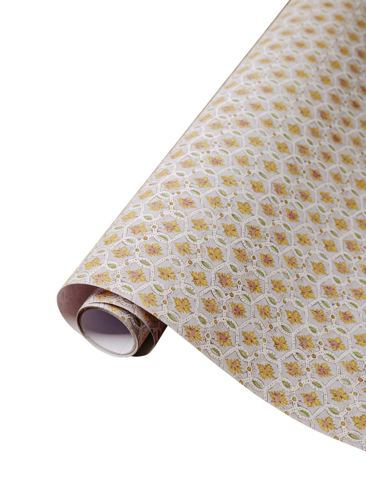 Neville Chain Spring Lilac gift wrap roll