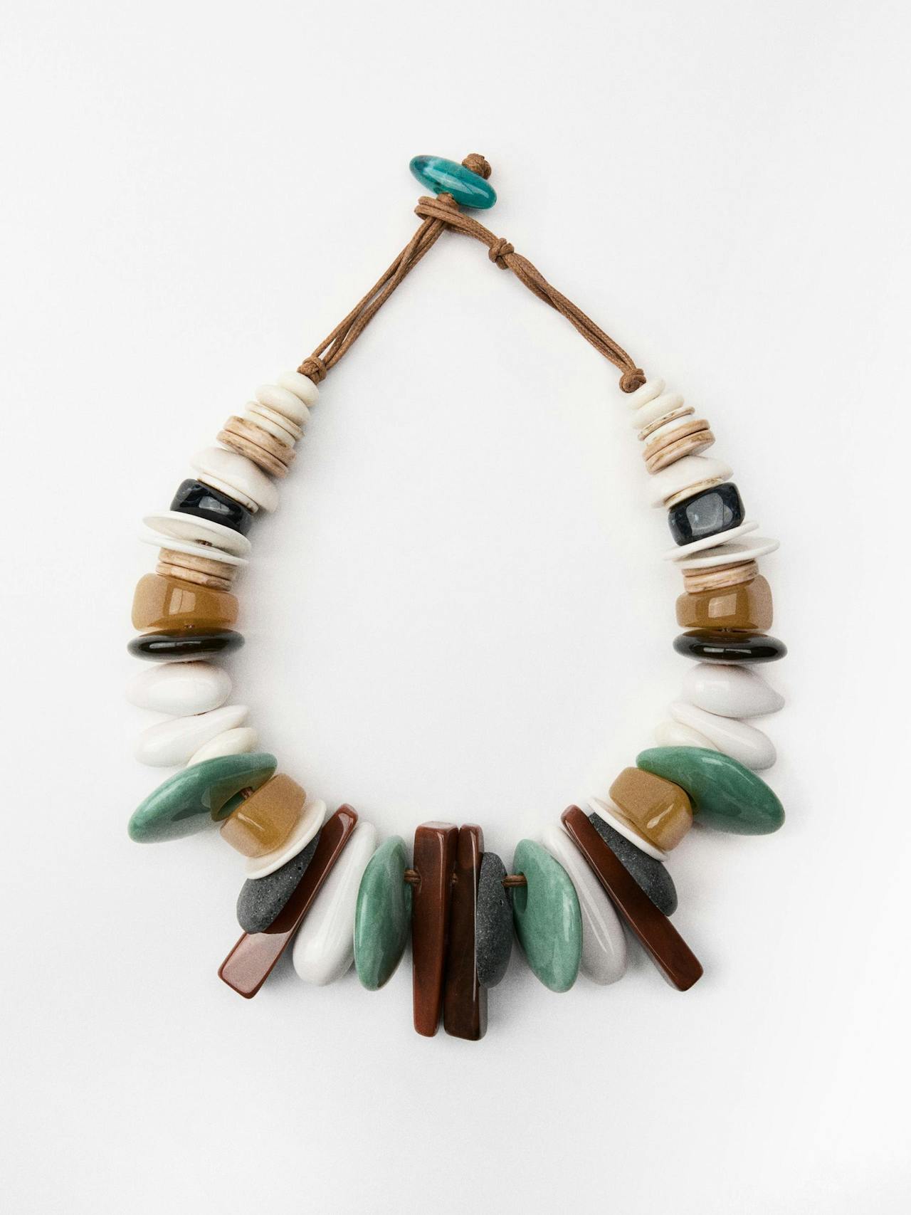 Necklace with contrast stone pieces