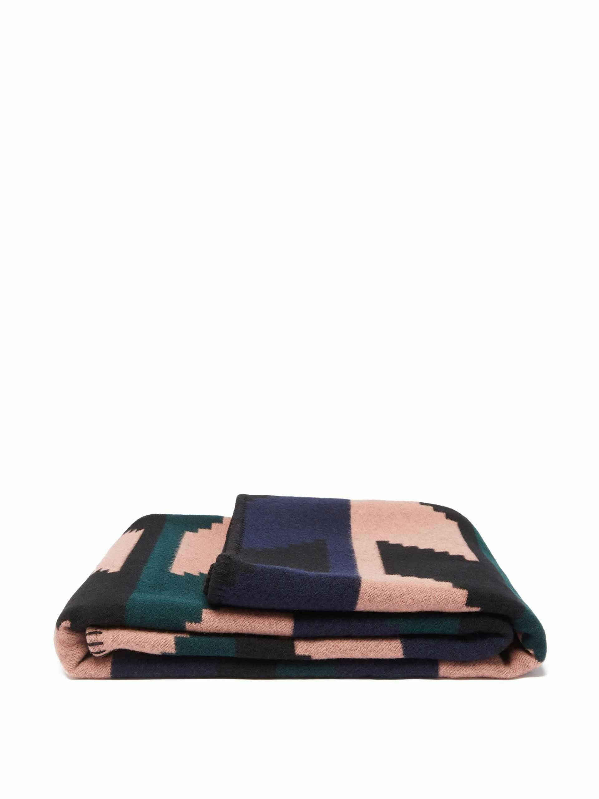 Arrow patterned wool blanket