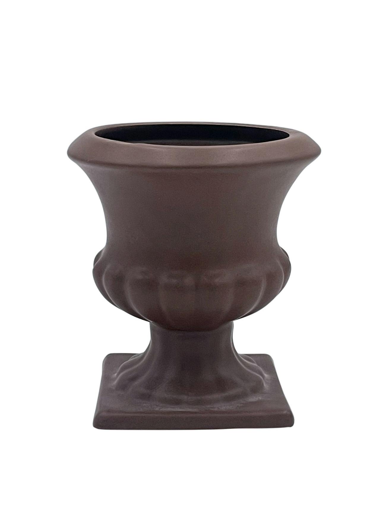 Fluted vase in brown