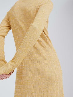 The Patti yellow dress by Issue Twelve skims the body down to below the knee. Fastened down the centre by buttons. A perfect Autumn Winter knit dress. Collagerie.com