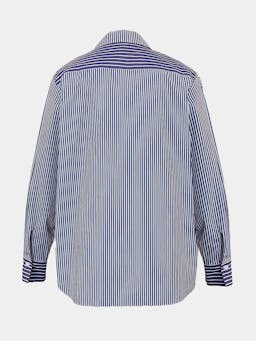 The Milo blue stripe shirt is generous in the body, fitted with a camp collar and curved hem. A great addition to the Autumn Winter wardrobe. Collagerie.com