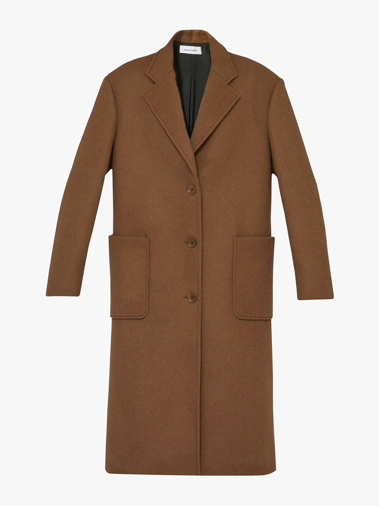 The Grandpa brown coat by Issue Twelve is single breasted with an oversized fit. The double-faced cashmere is ideal for Autumn Winter. Collagerie.com