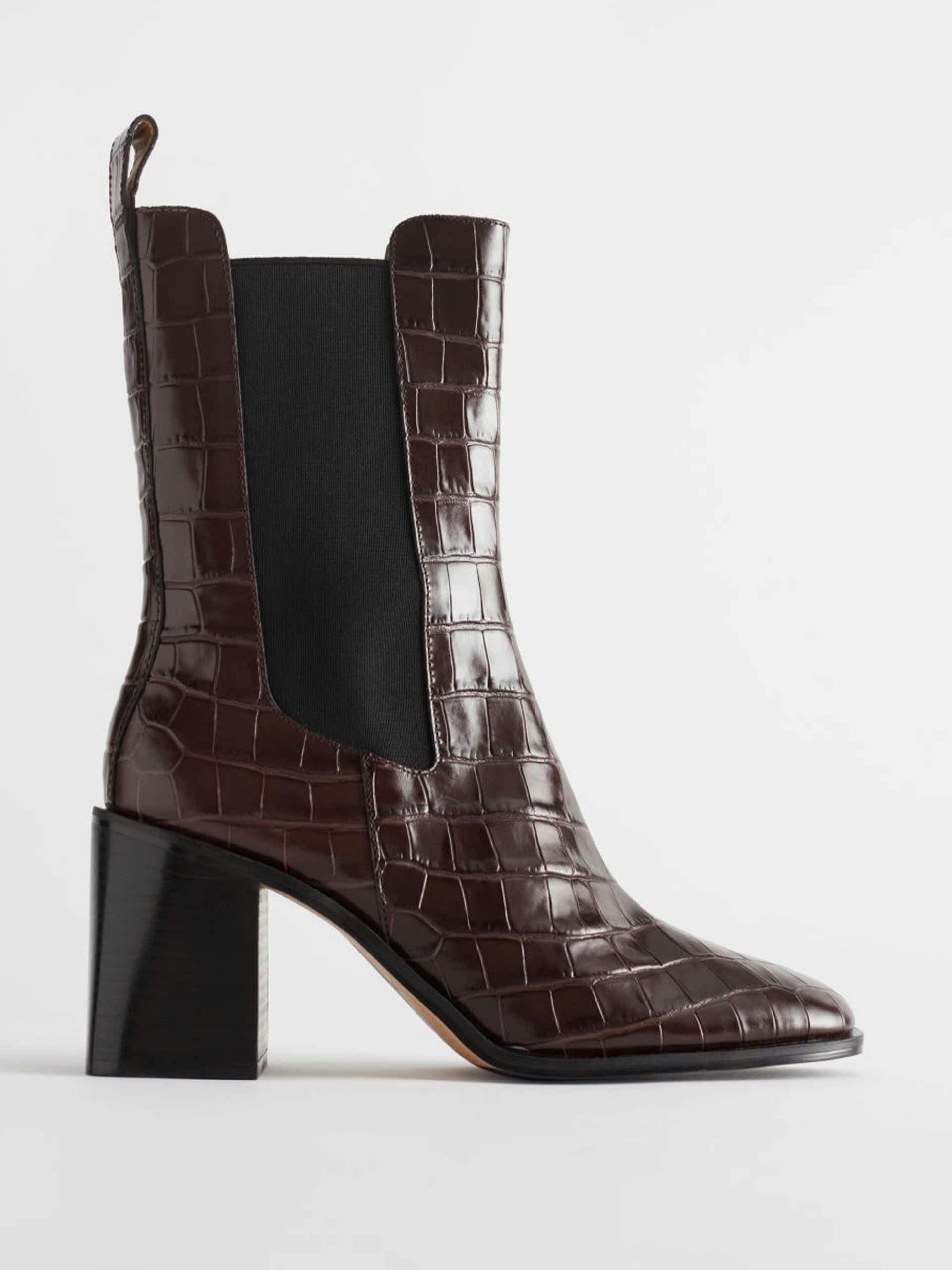 Heeled leather chelsea boots