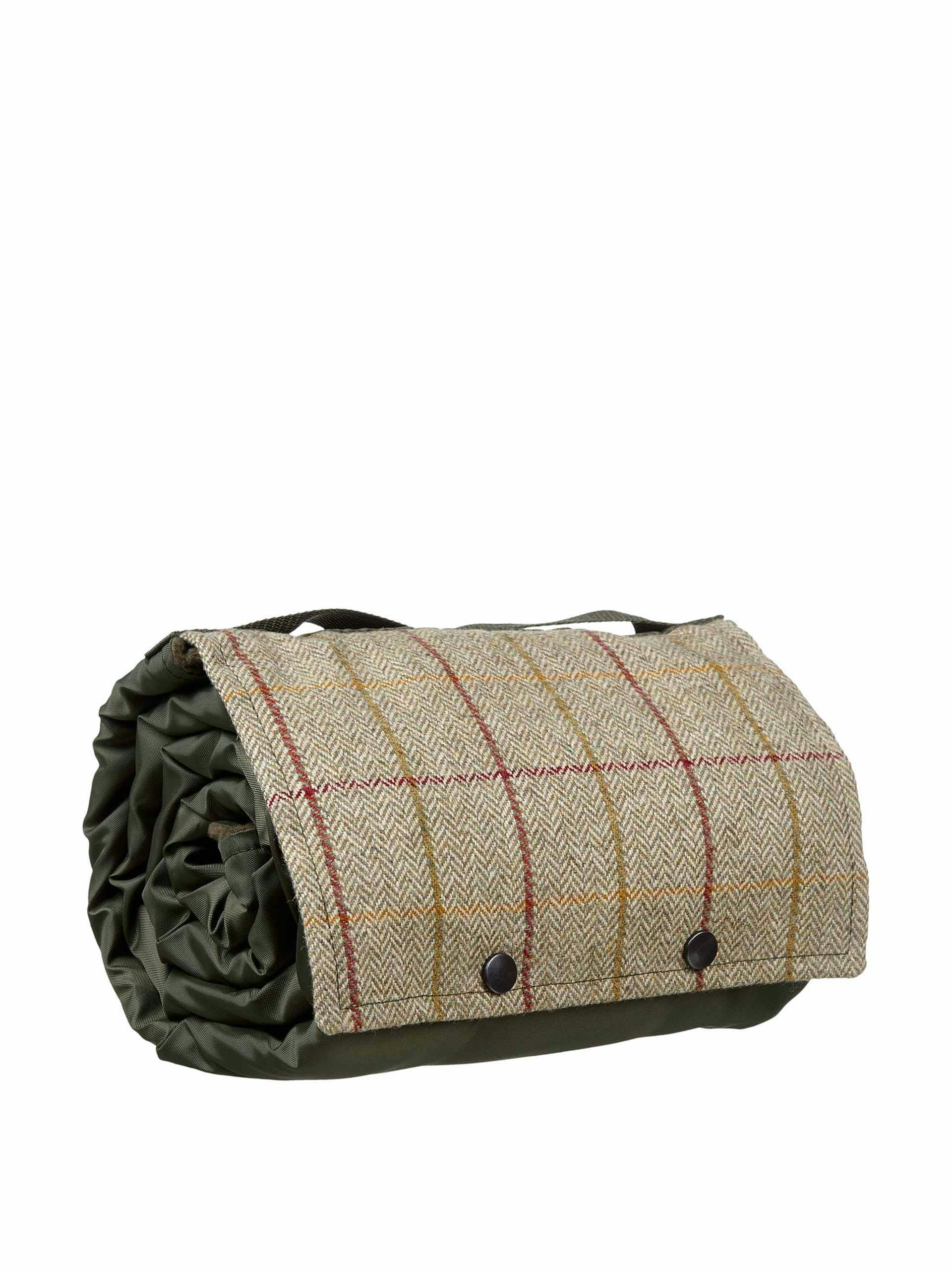 Tweed and fleece picnic rug