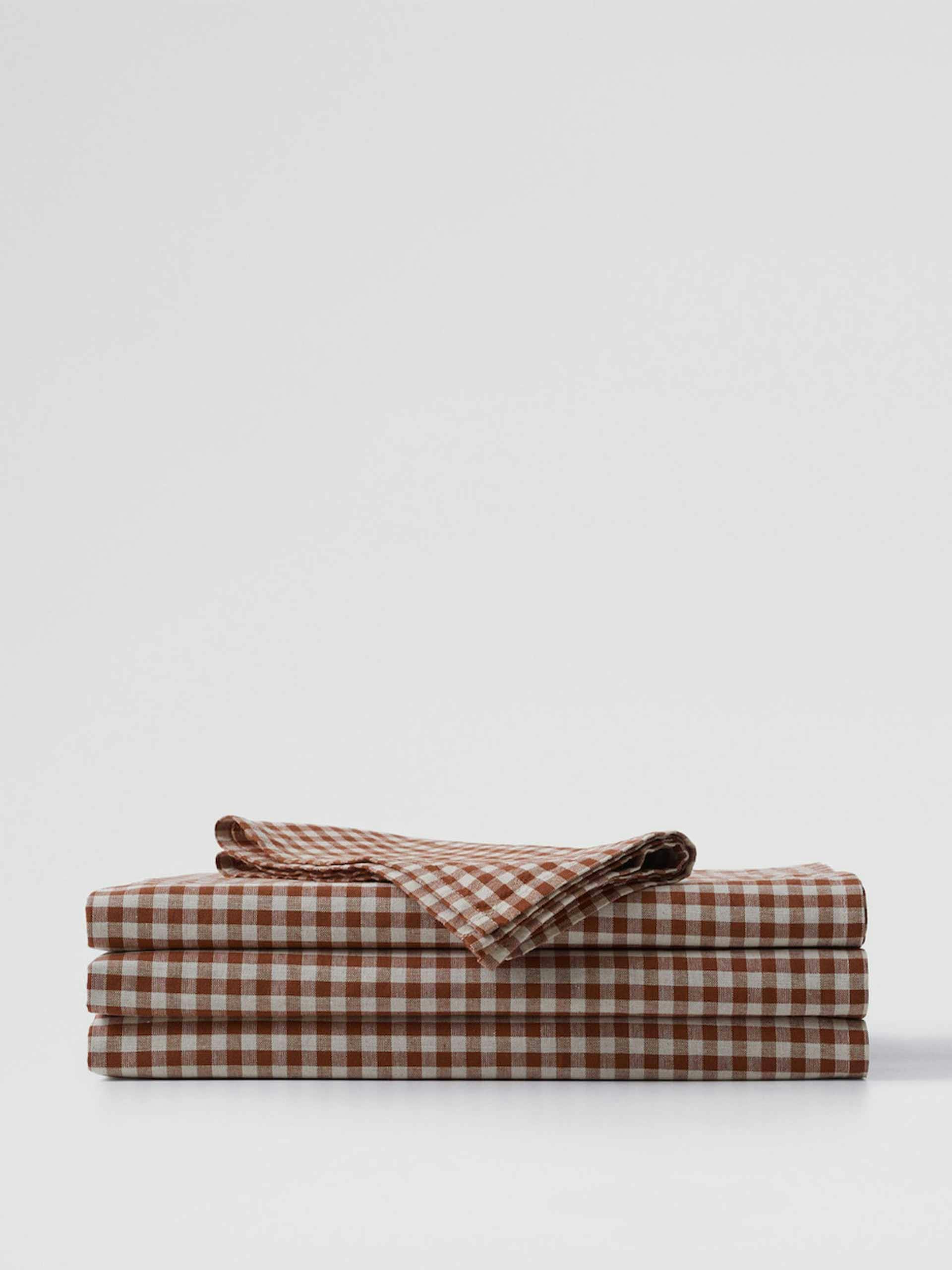 Gingham check table cloth