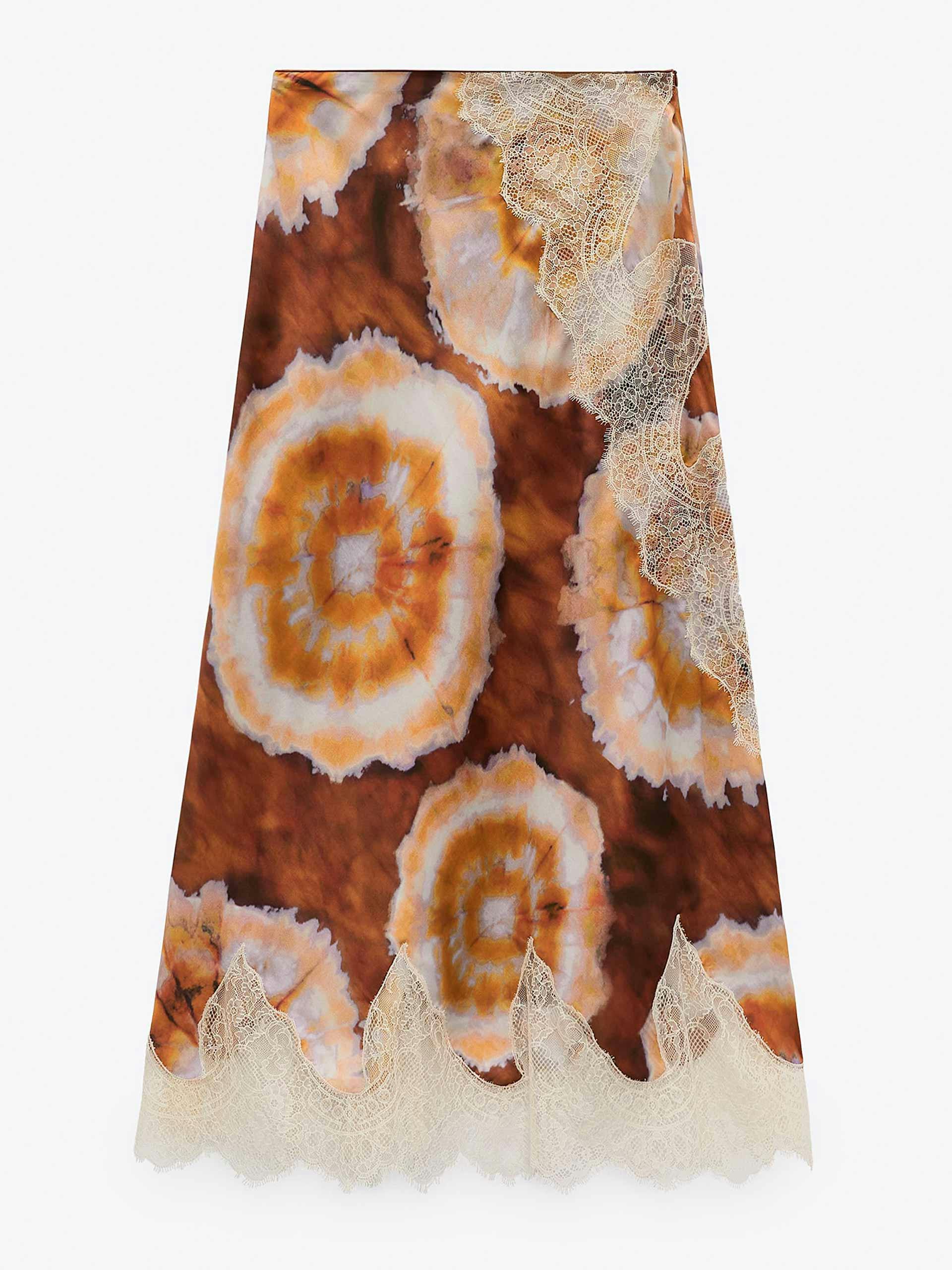 Printed skirt with lace trim appliqué