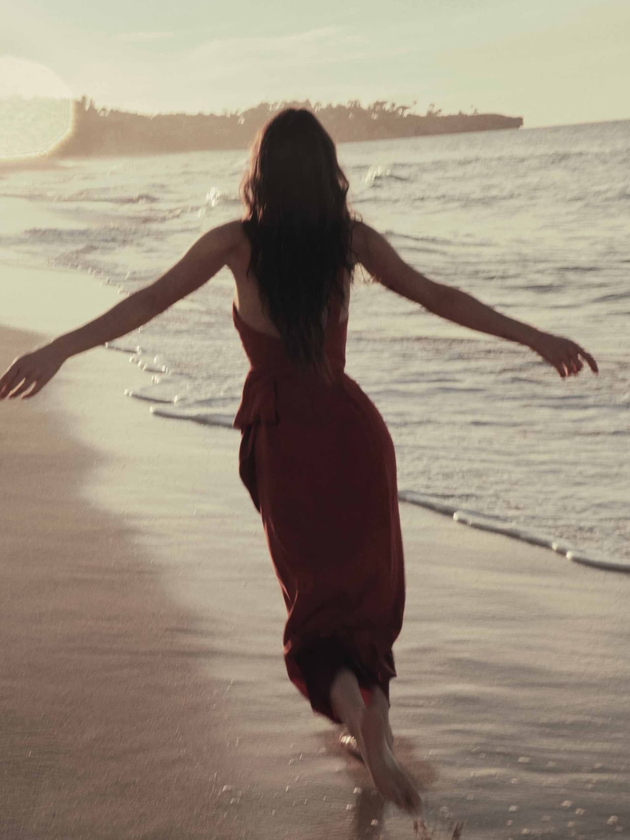dresses-holding-johanna-ortiz