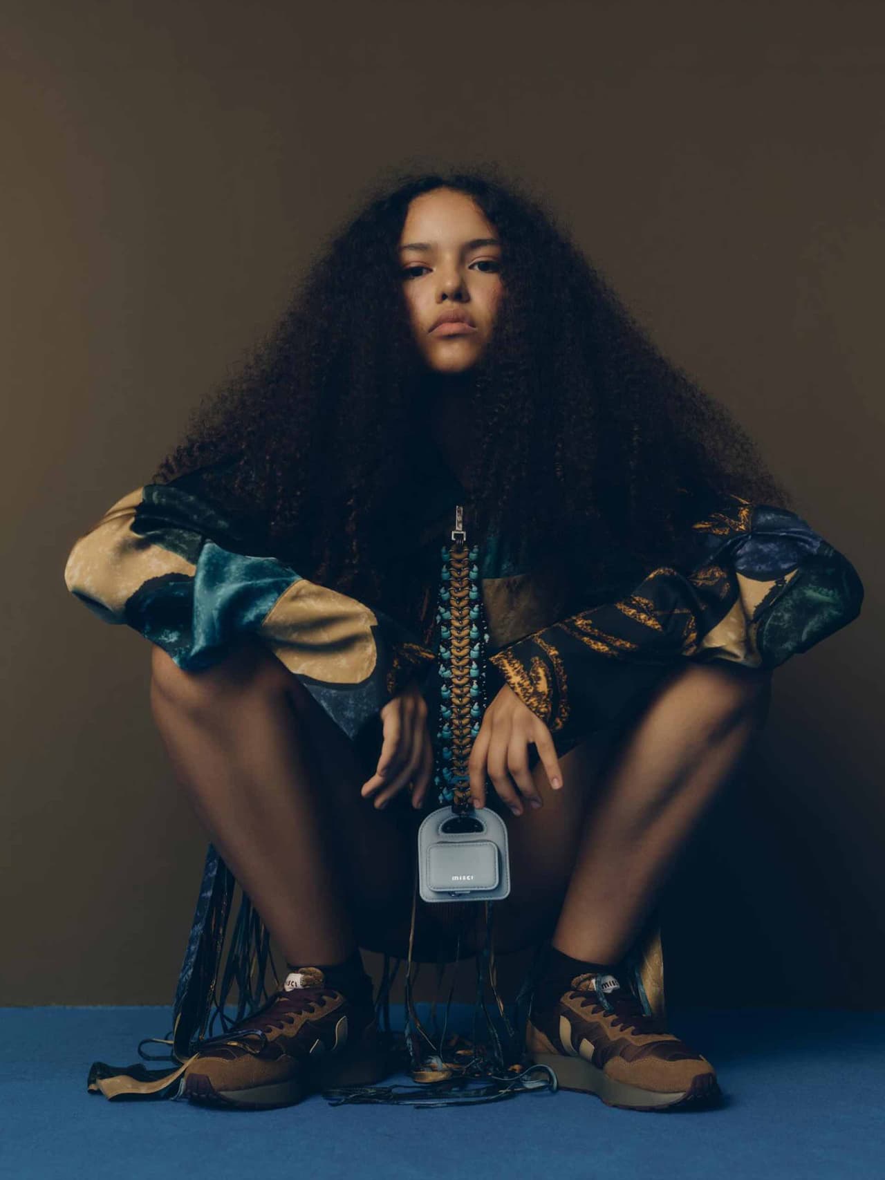 fall-colours-holding-veja-misci Image: Veja x Misci