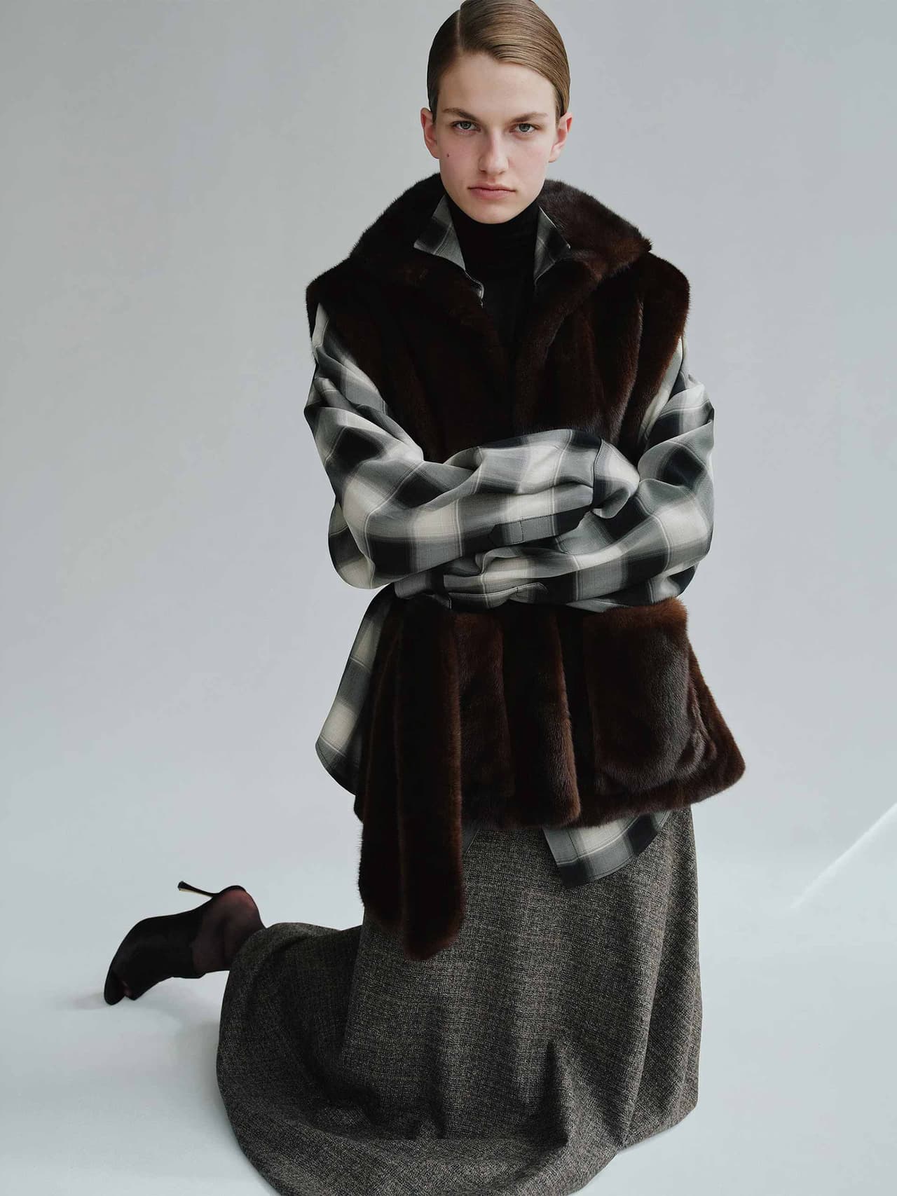 checks-holding-adam-lippes-resort27