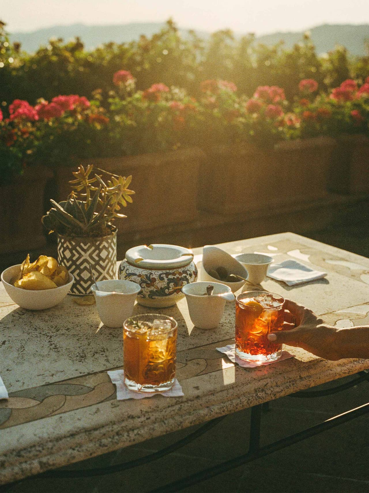 cocktailhour-holding-castello-di-casole-belmond