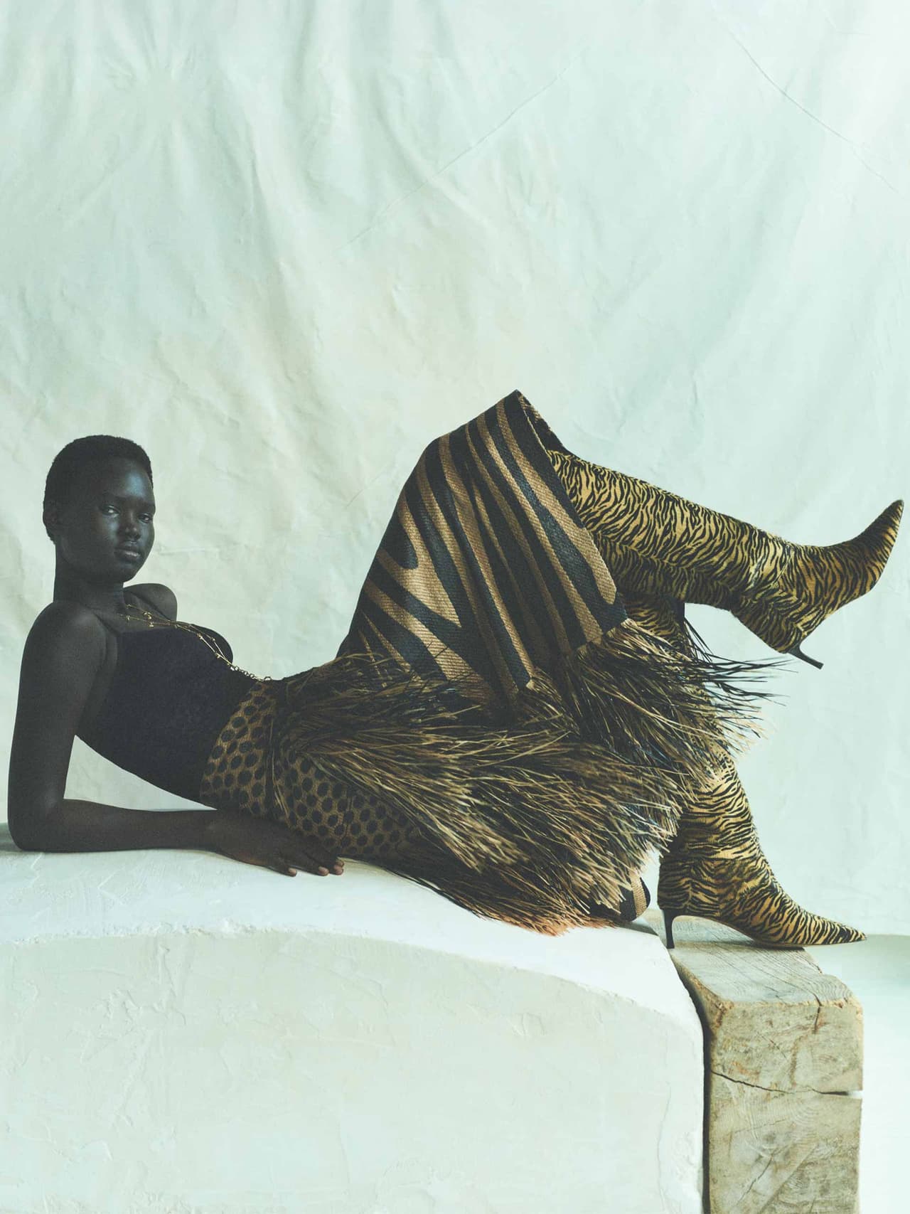 animal-holding-ulla-johnson-prefall-25