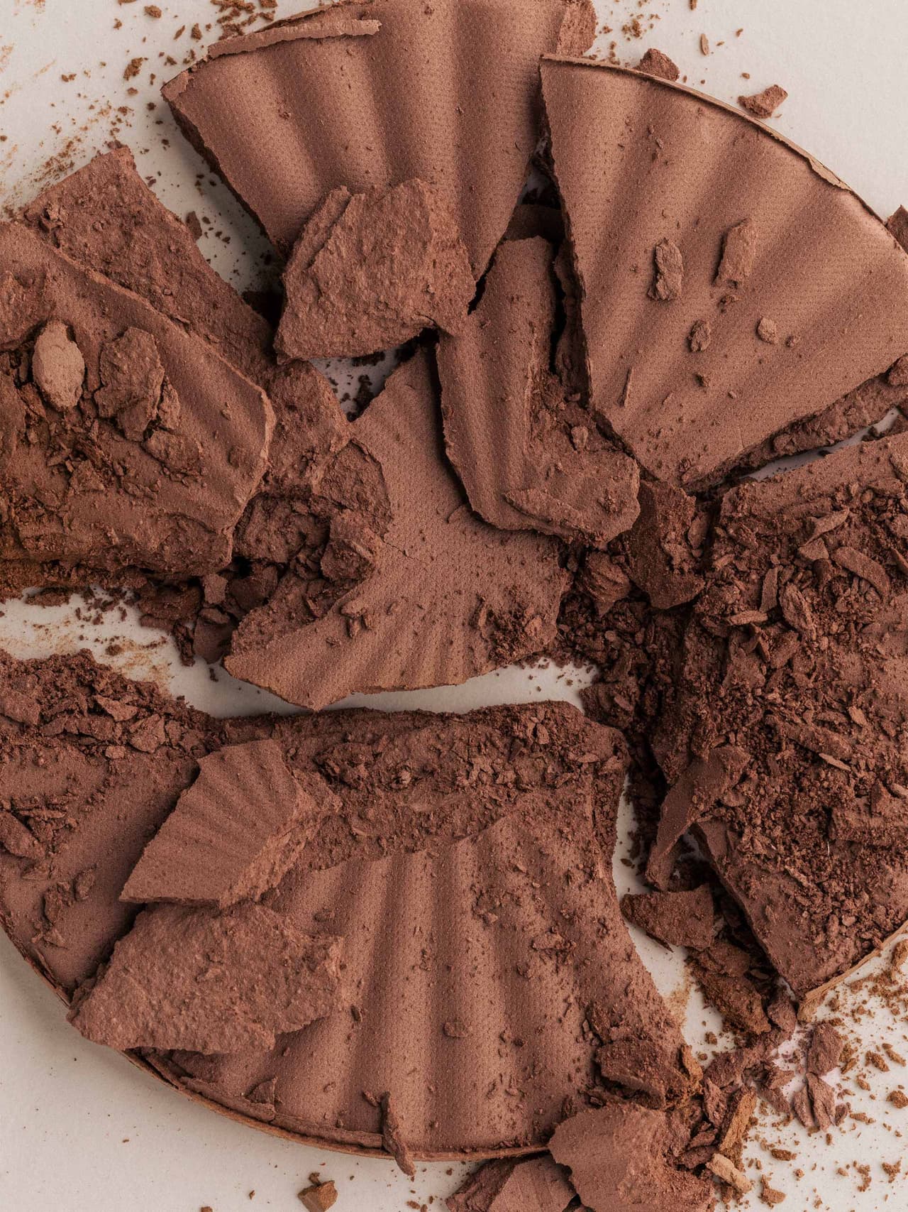 mochamousse-holding-kaboompics