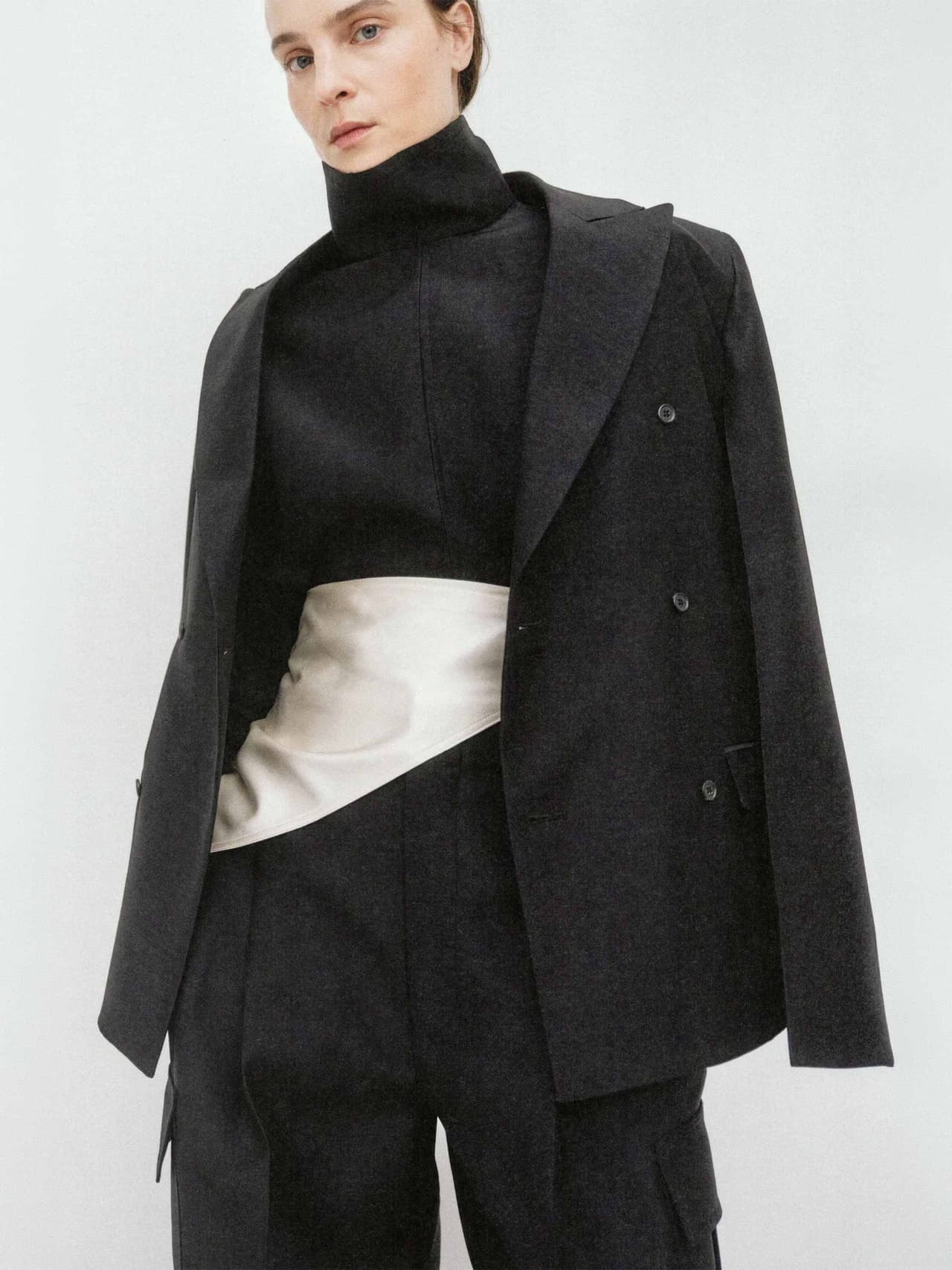 pared-back-holding-carven-prefall26-body Image: Carven/Pre-fall 26