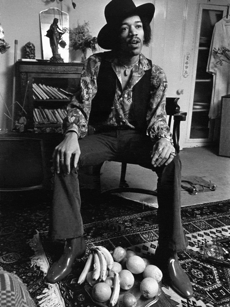 teampickslondonpom-gif-optimize Images: Jimmy Hendrix in the Brook St. Flat, 1968/Barrie Wentzell, Frida - The Making Of An Icon/Tate, The Salusbury, Present & Correct