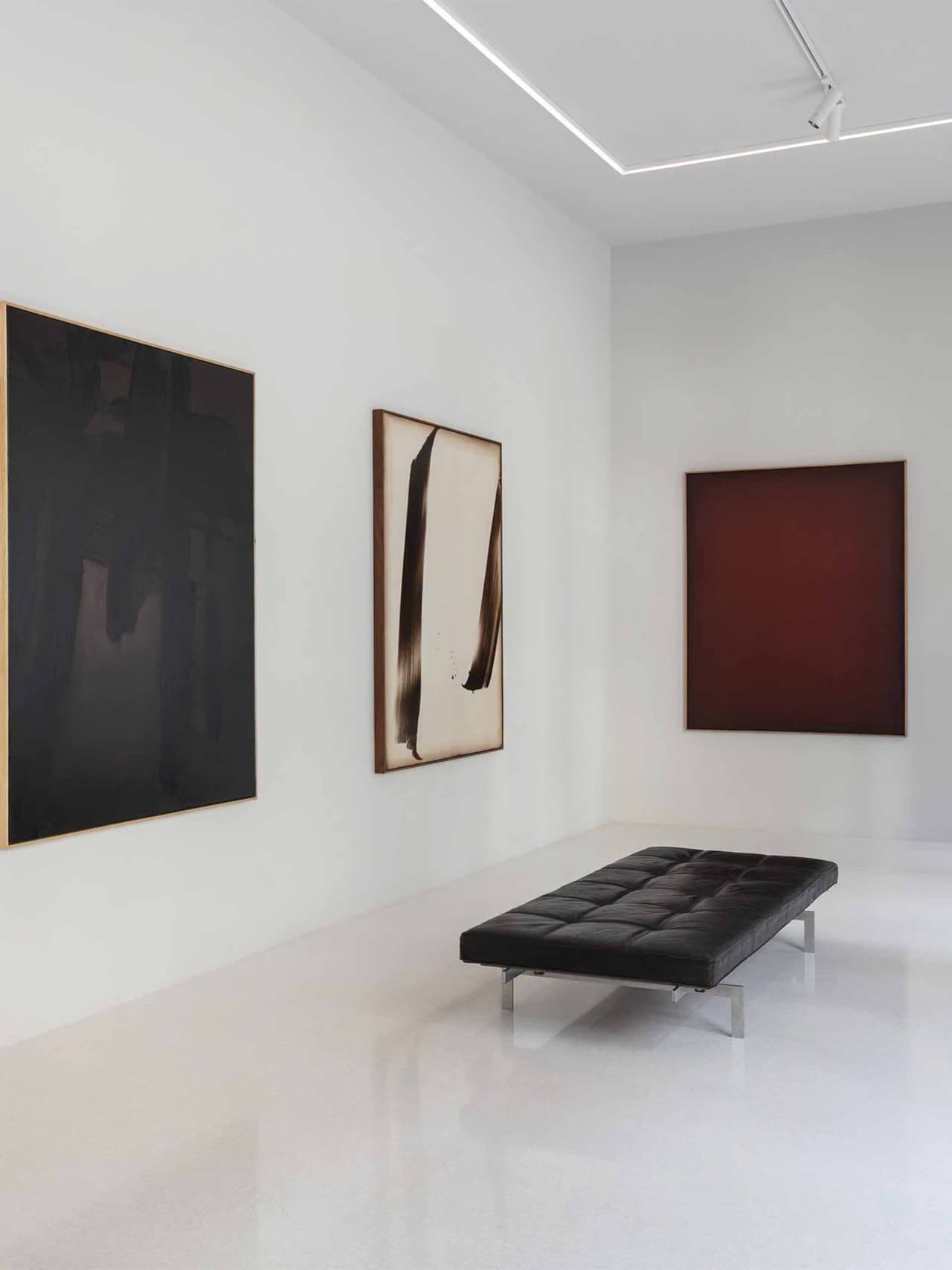 REQUESTED-pared-back-holding-cadogan-gallery-body Image: Richard Zinon "Penombra" installation view. Photo Credits Pietra Studio, courtesy of Cadogan Gallery.