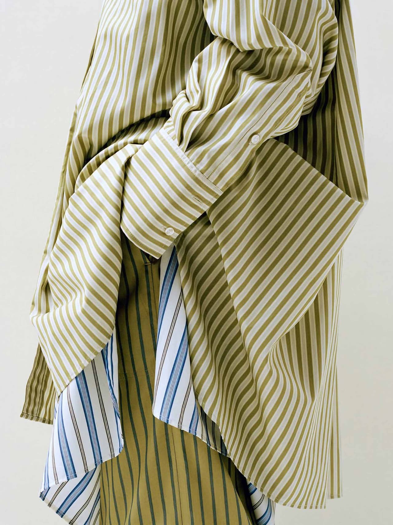 stripes-holding-soeur Image: Soeur