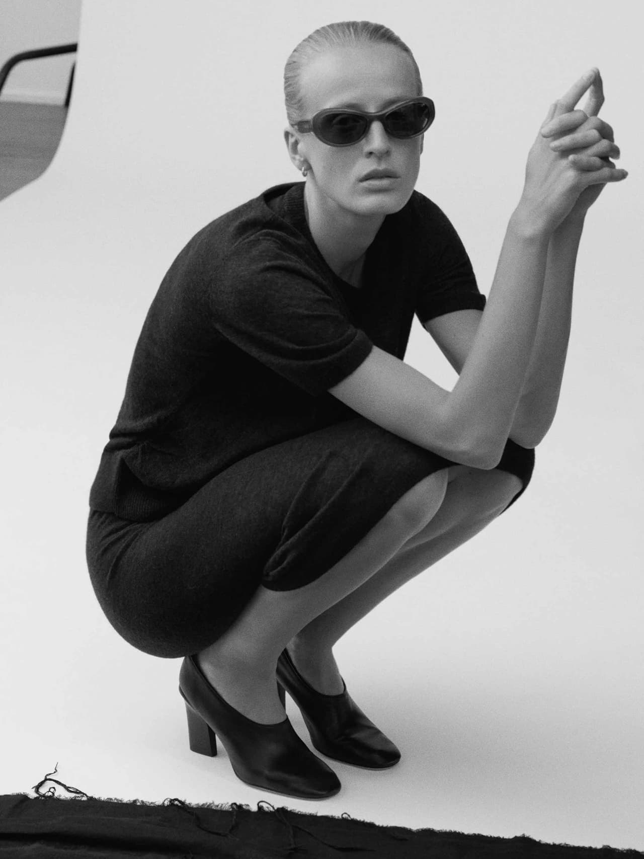 lovestory-holding-soeur Image: Soeur