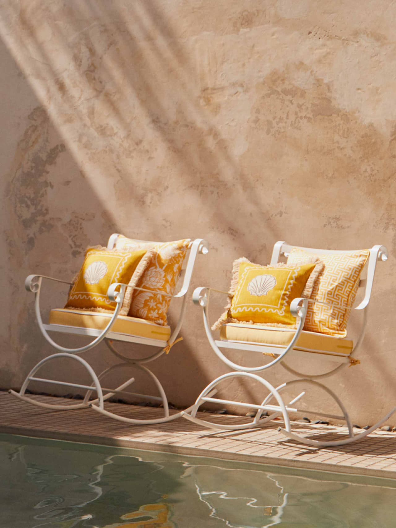 inthemed-holding-hm-home