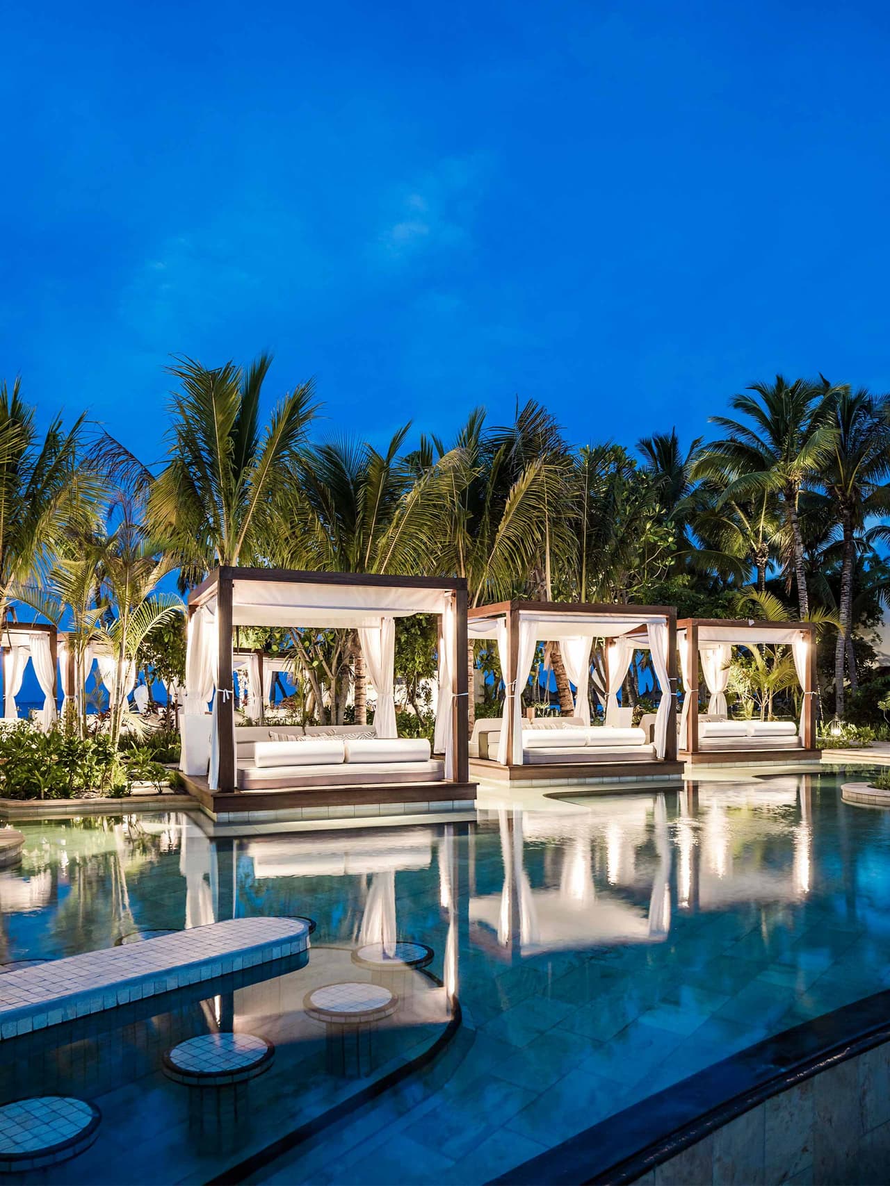 the-one-and-honly-holding-4-view Image: L'Artisan