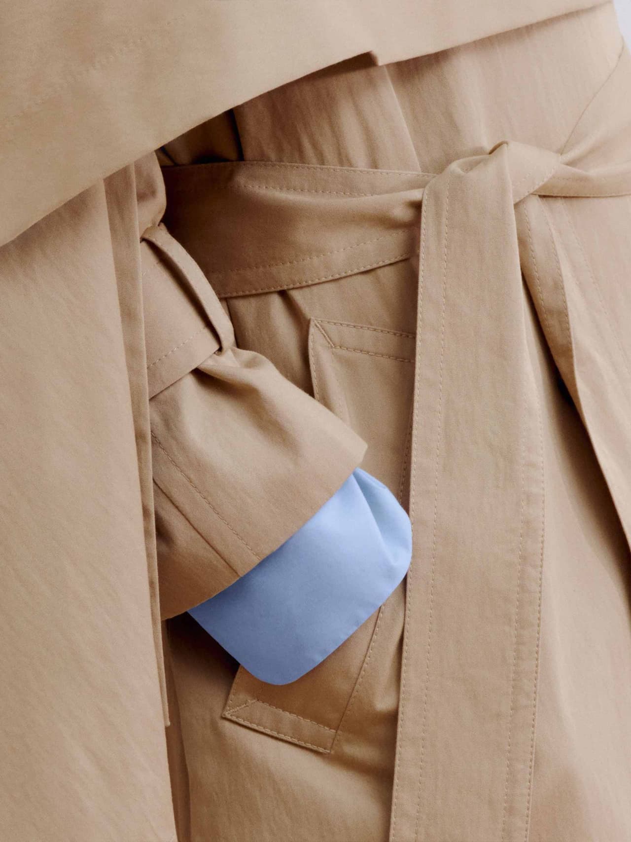 brown-blue-holding-arket Image: ARKET