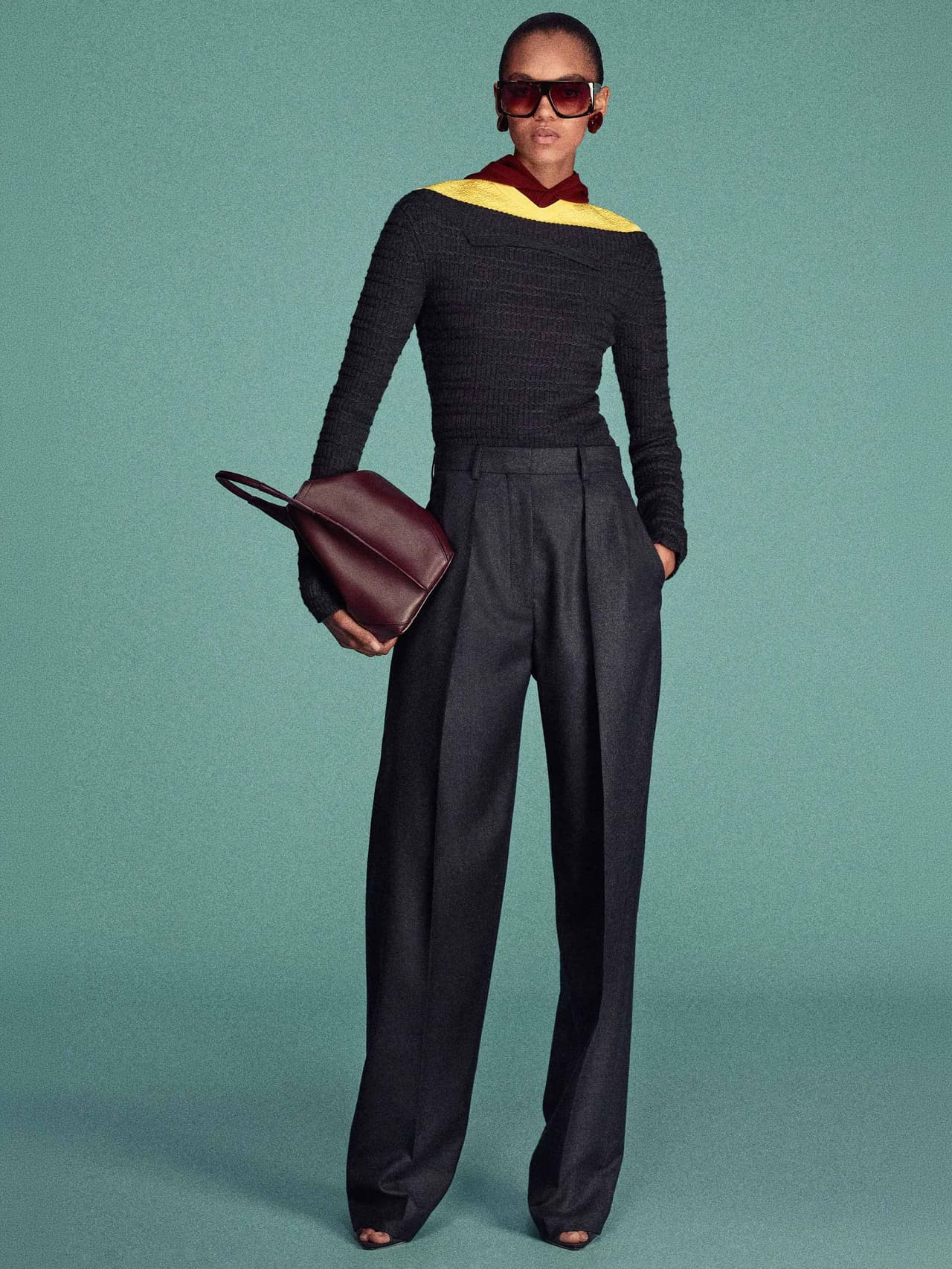 trousers-holding-victoria-beckham-prefall26