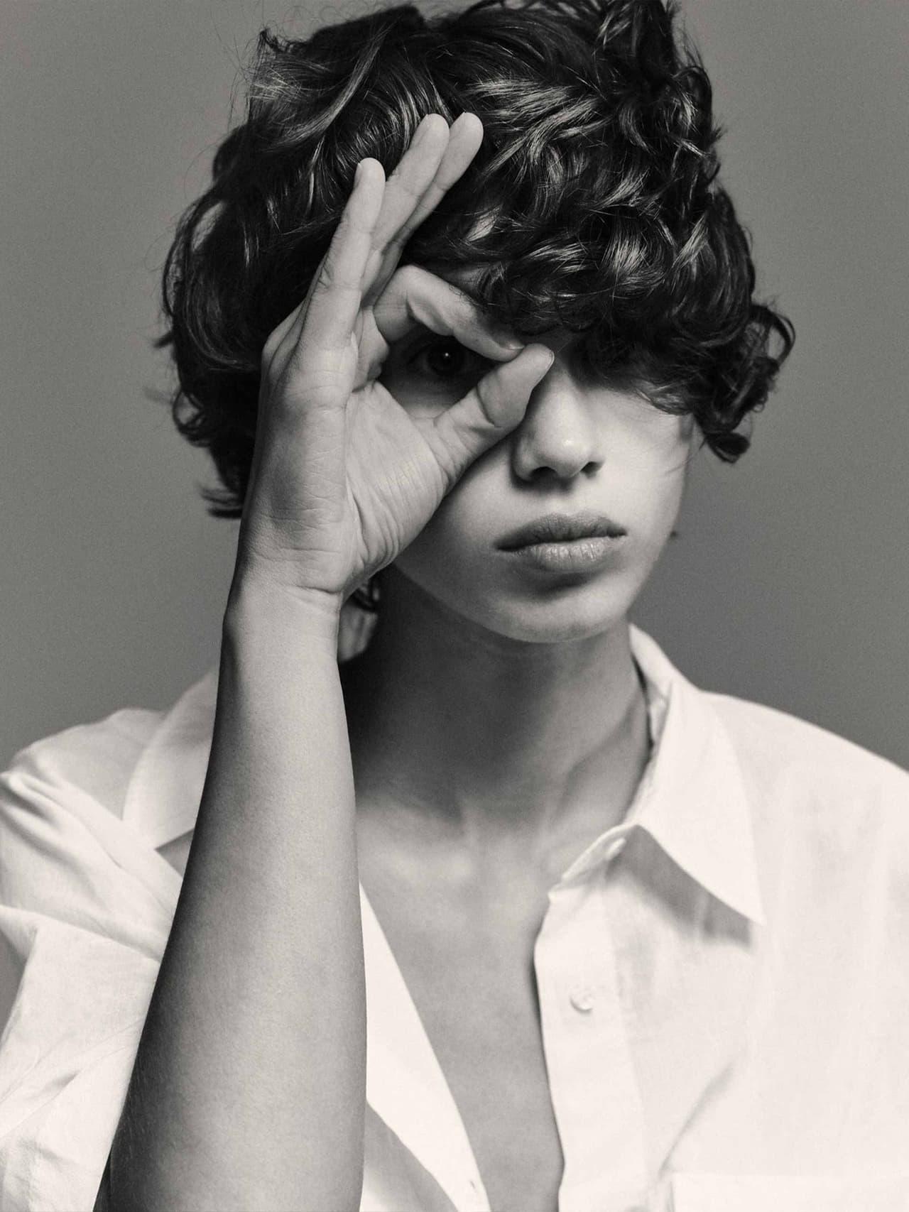 lovestory-holding-zara Image: Zara