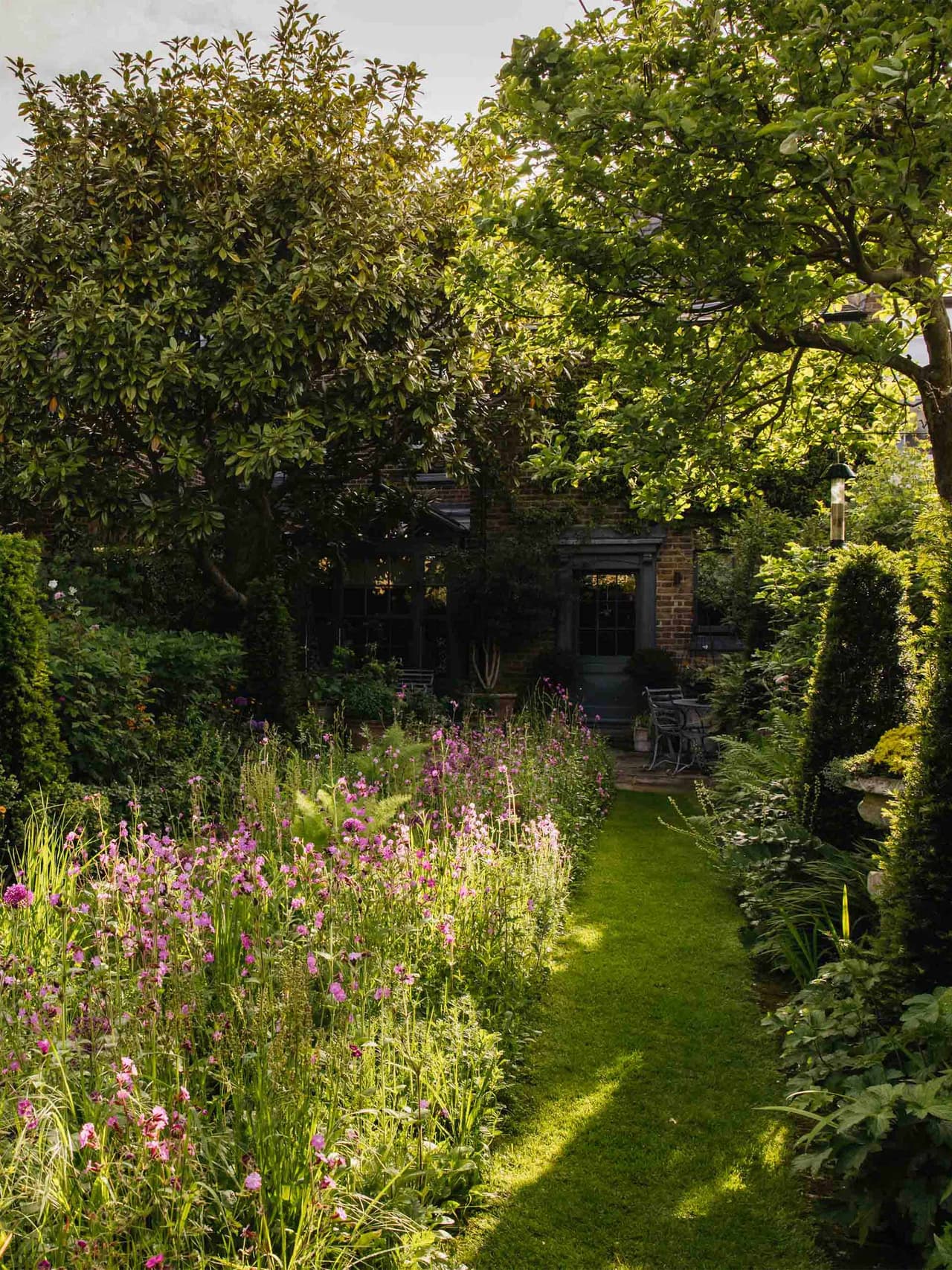 gardenmonth-holding-butter-wakefield-garden-eva-nemeth Image: Éva Németh