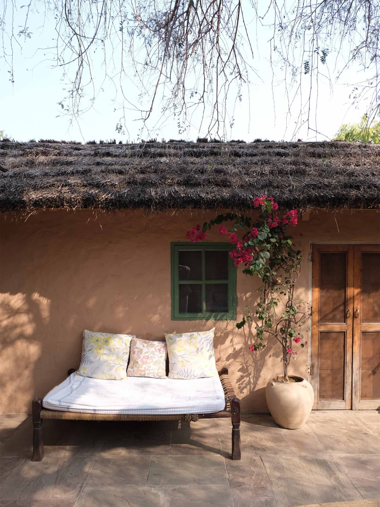 jaipur-holding-2-anopura Image: Anopura