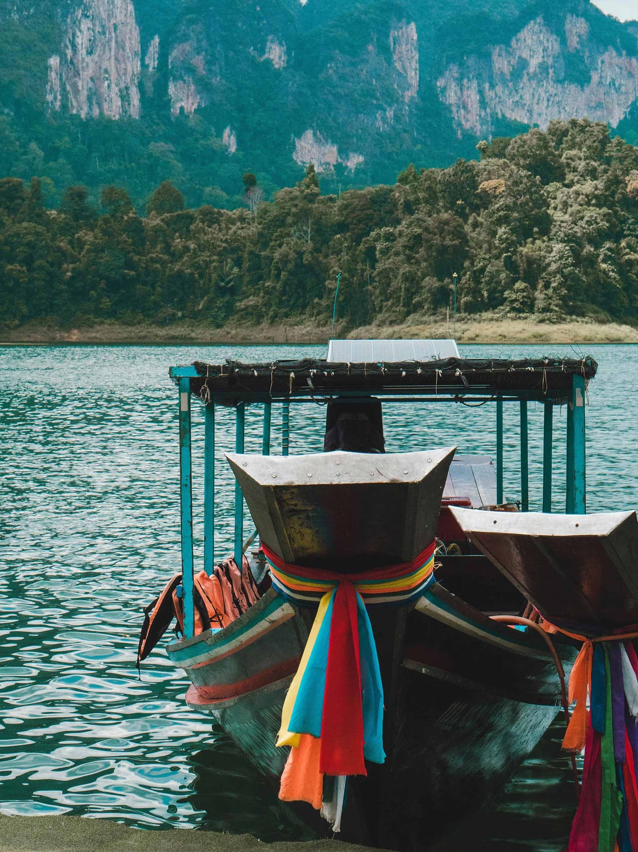 lisa-king-thailand-inspo-10-aleksandra-b-unsplash Image: Khao Sok National Park/Aleksandra B via Unsplash