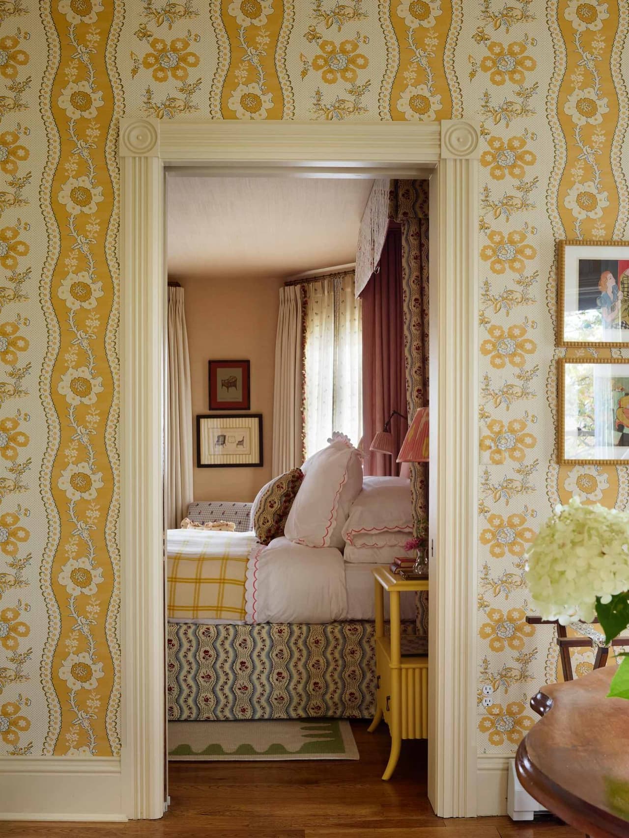 BODY-prettyinprint-holding-sarah-brown-interiors Image: Sarah Brown Interiors