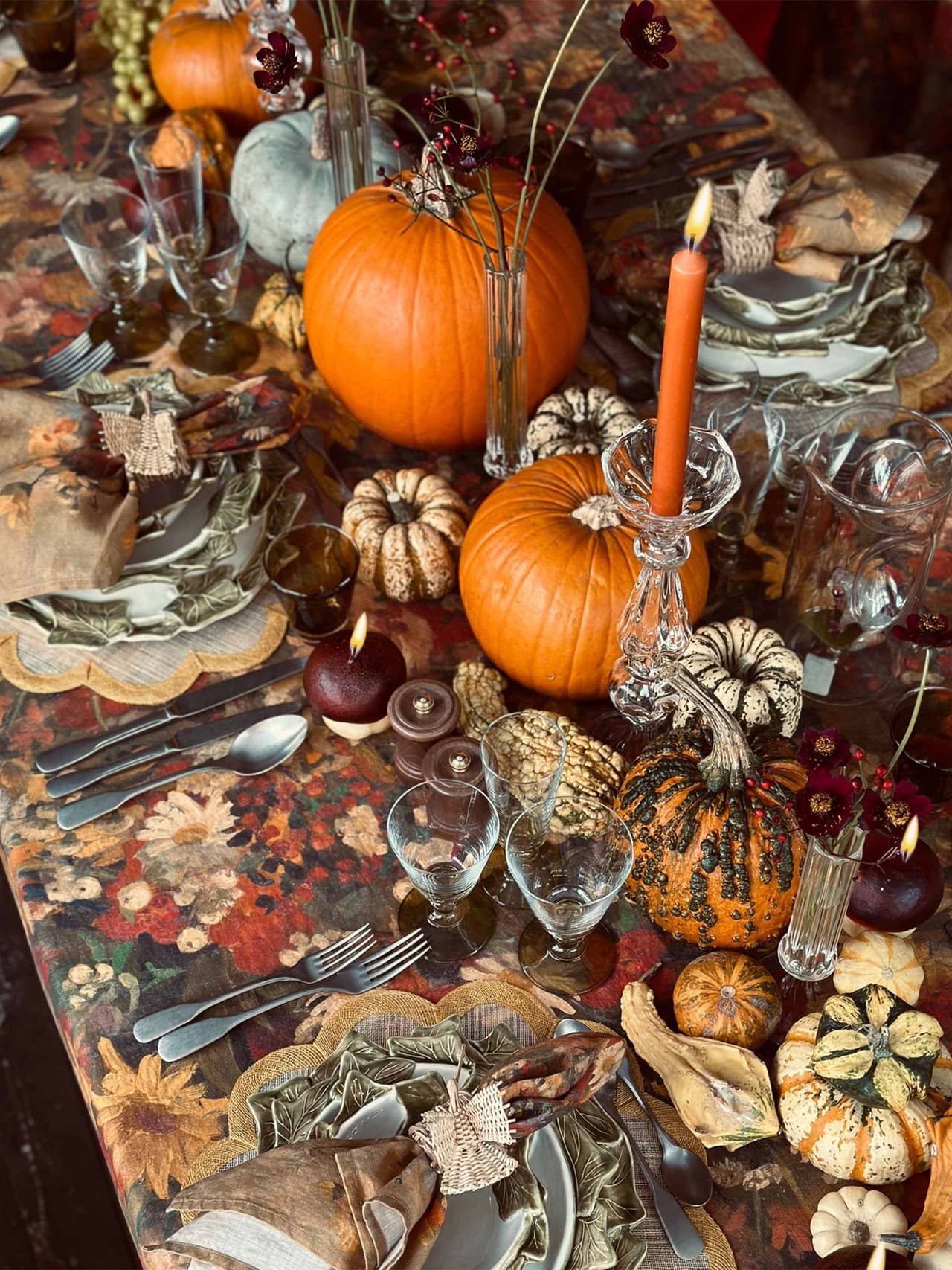 thanksgiving-table-holding-summeril-bishop