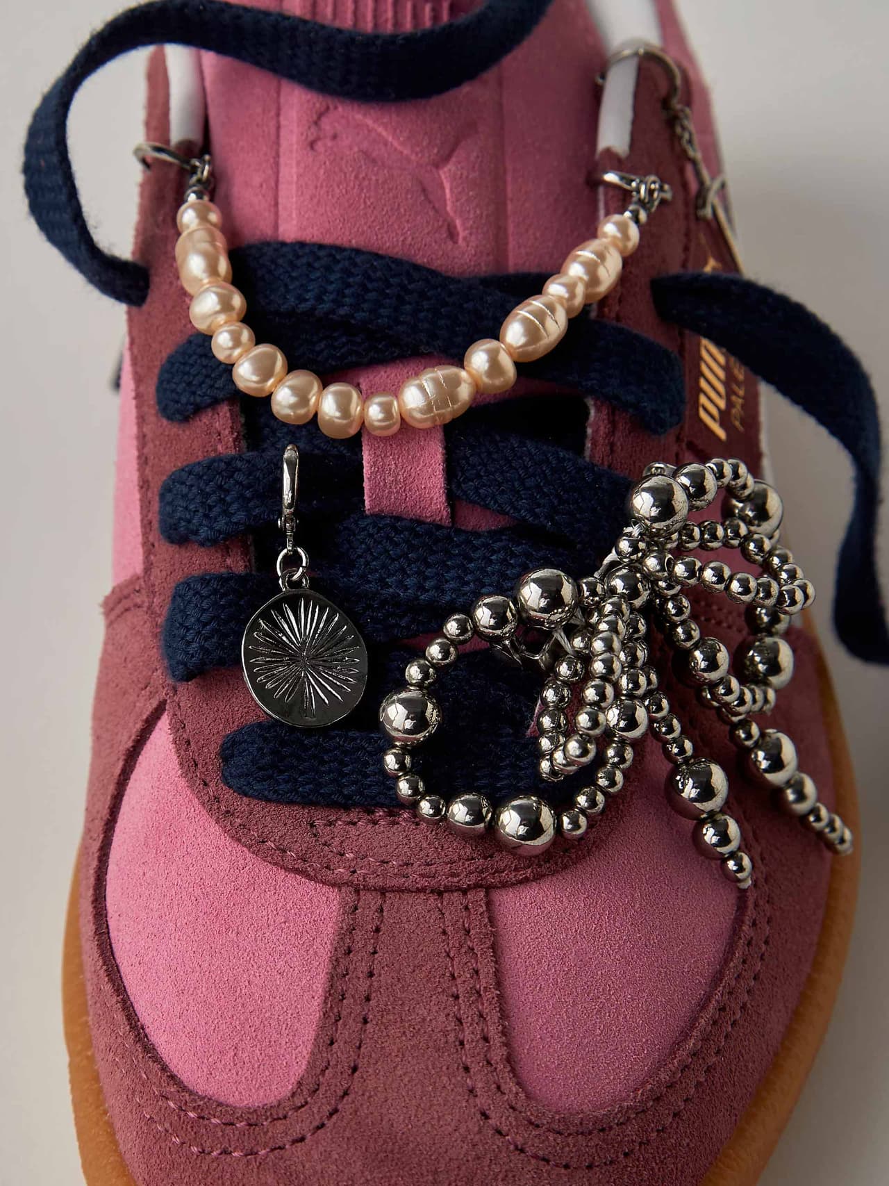 trainers-holding-freepeople