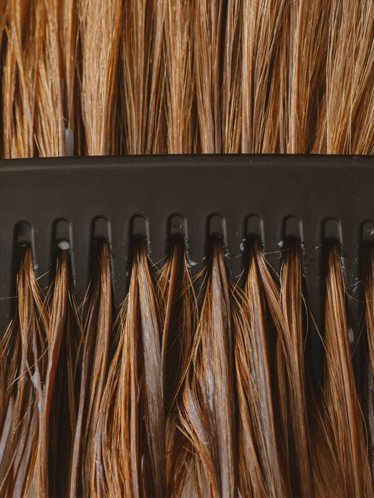 hair-holding-mathilde-langevin