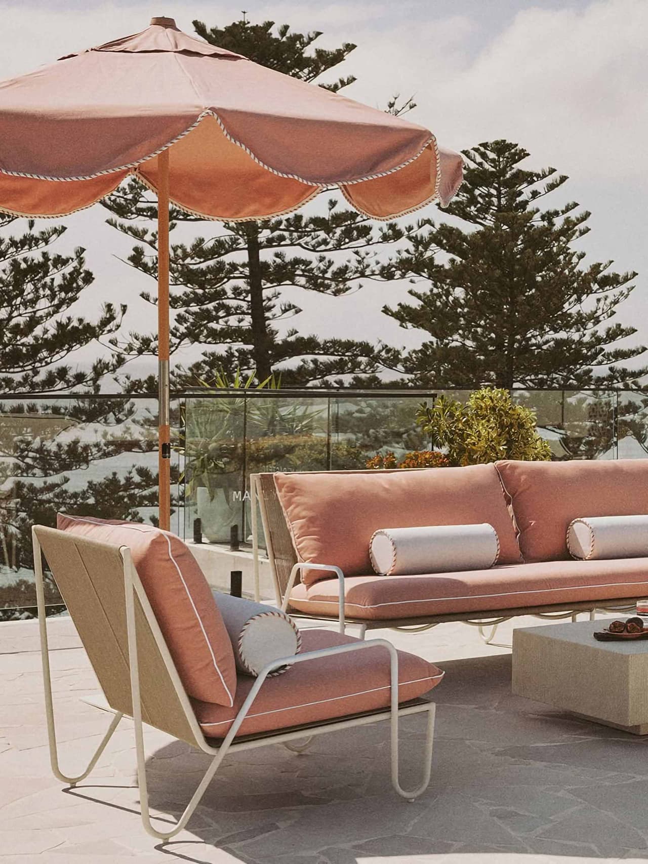 outdoor-holding-business-and-pleasure