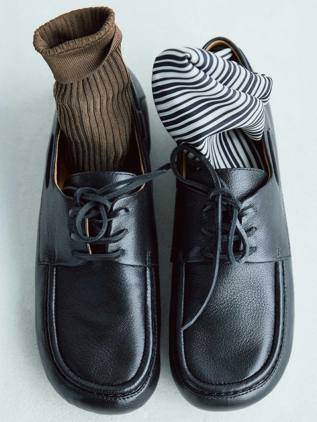 loafers-holding-massimo-dutti Image: Massimo Dutti