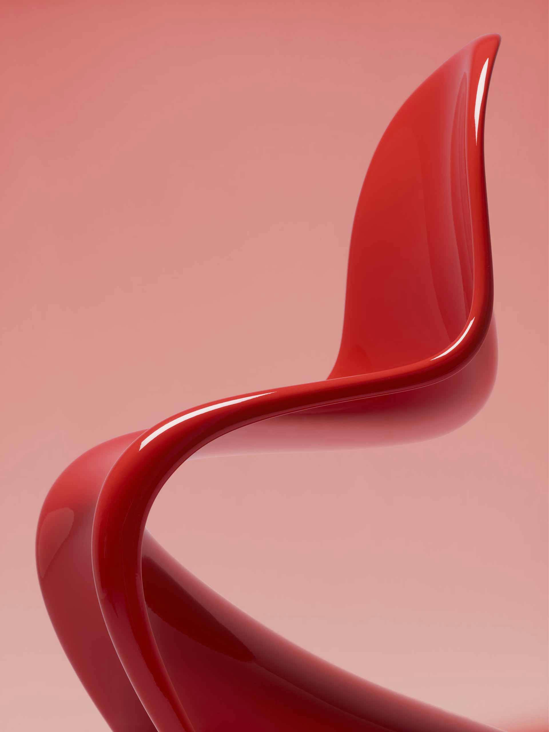 red-pink-holding-vitra