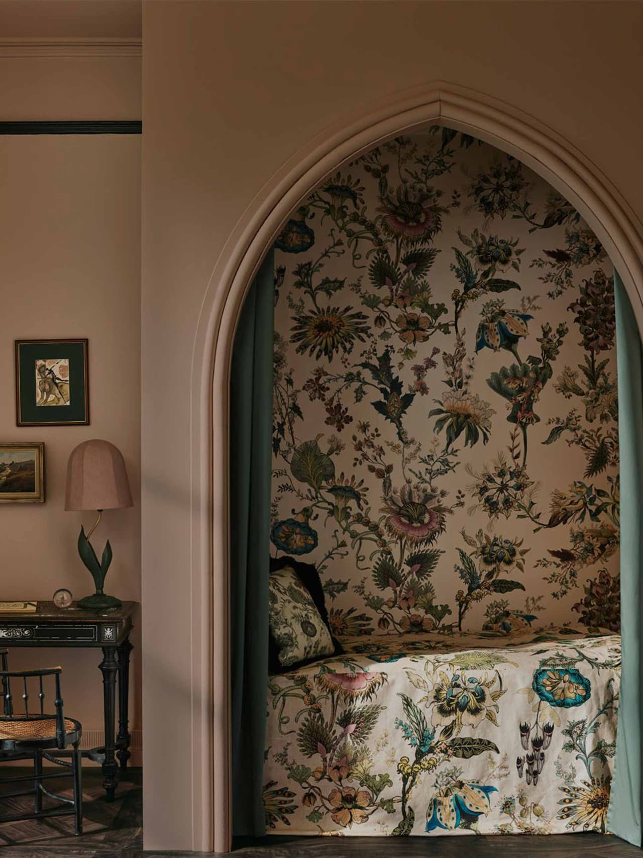 oldschool-florals-holding-house-of-hackney Image: House Of Hackney