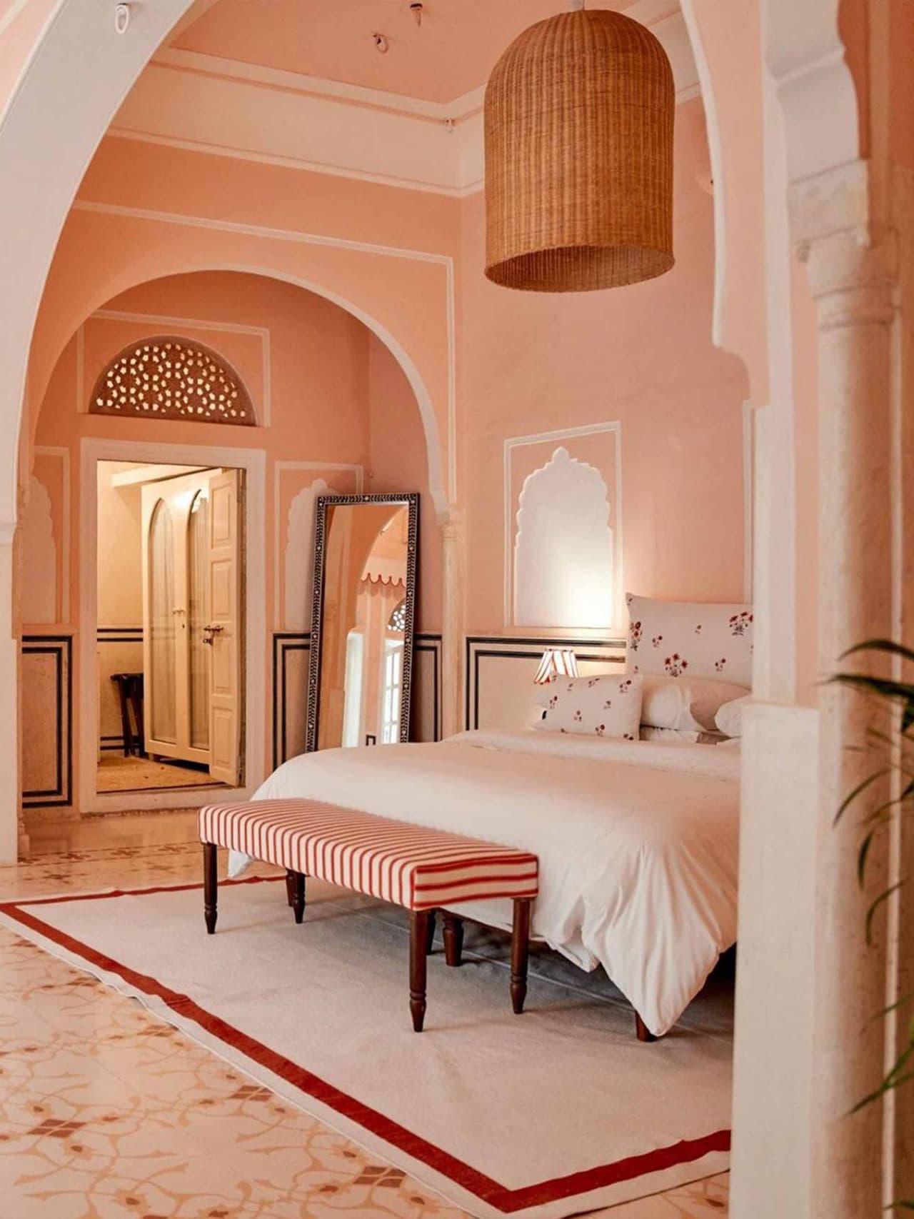 jaipur-holding-3-thejohri Image: The Johri