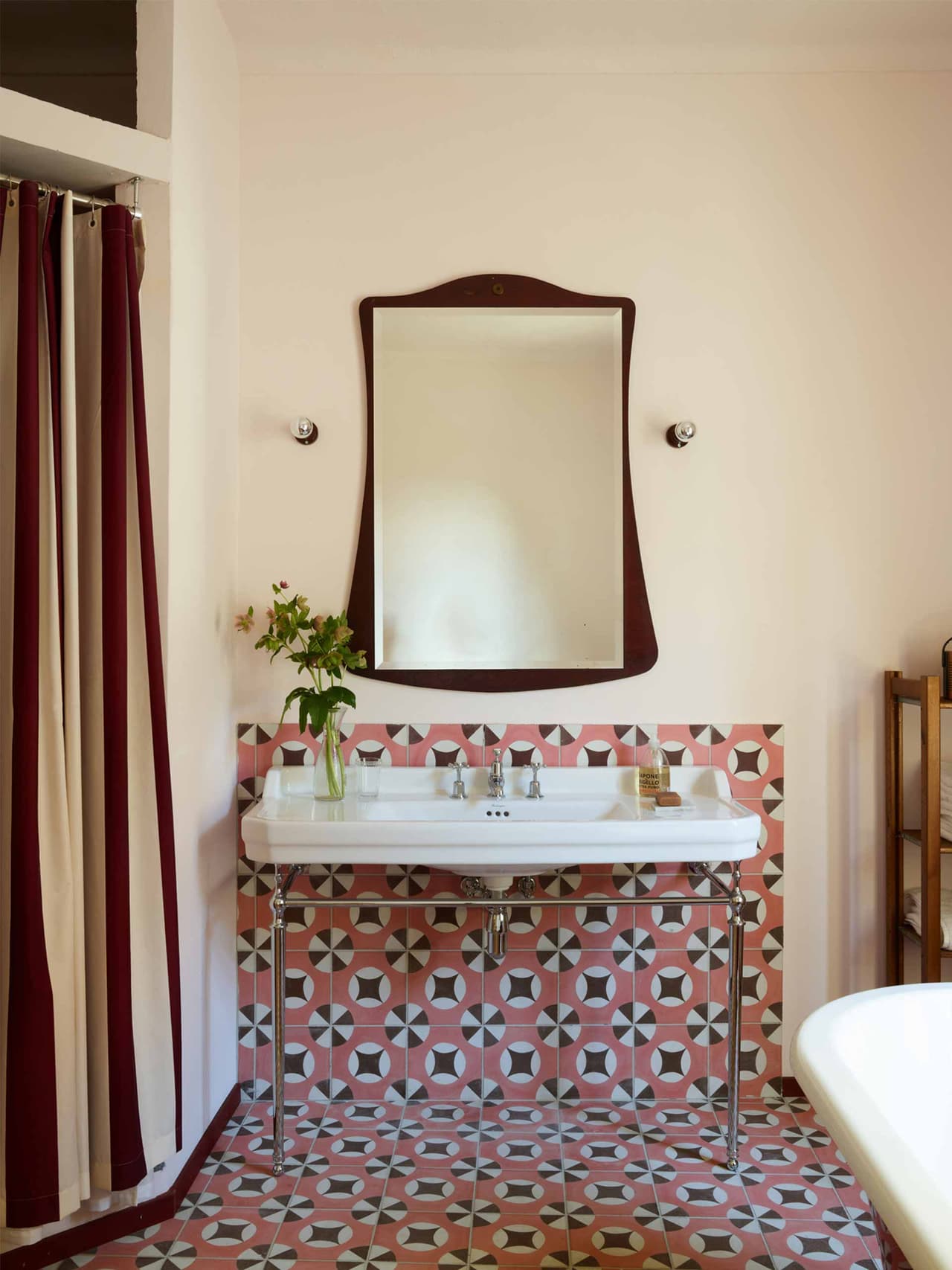 kws-holding-bathroom-3