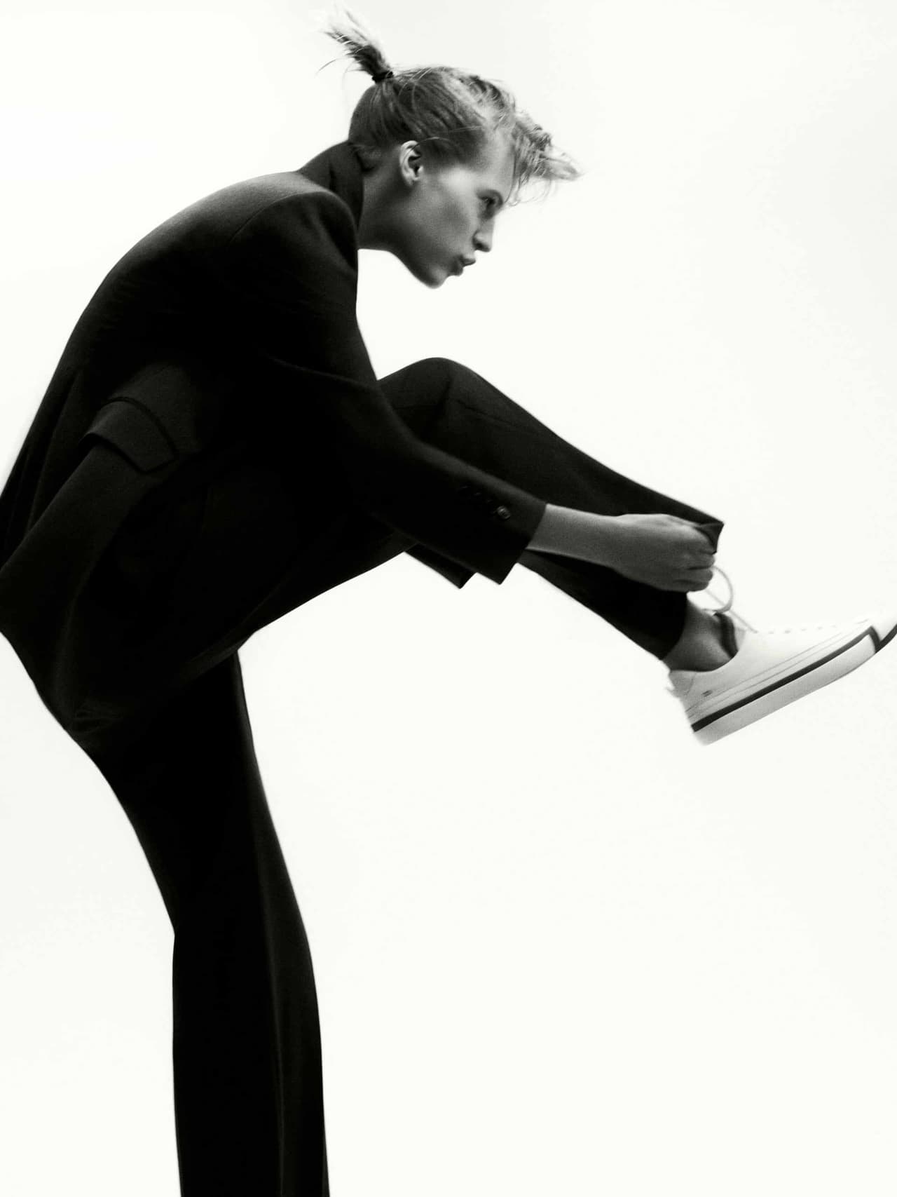 black-holding-zara Image: Zara