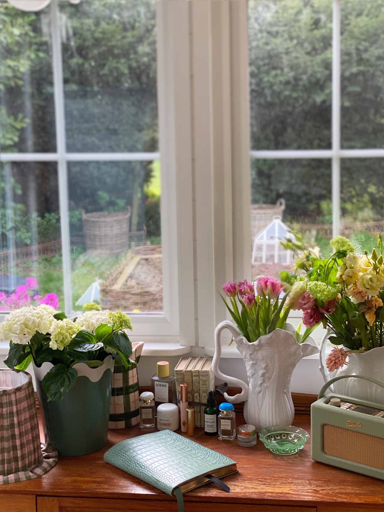onmyshelf-paulasutton-shelfie-portrait